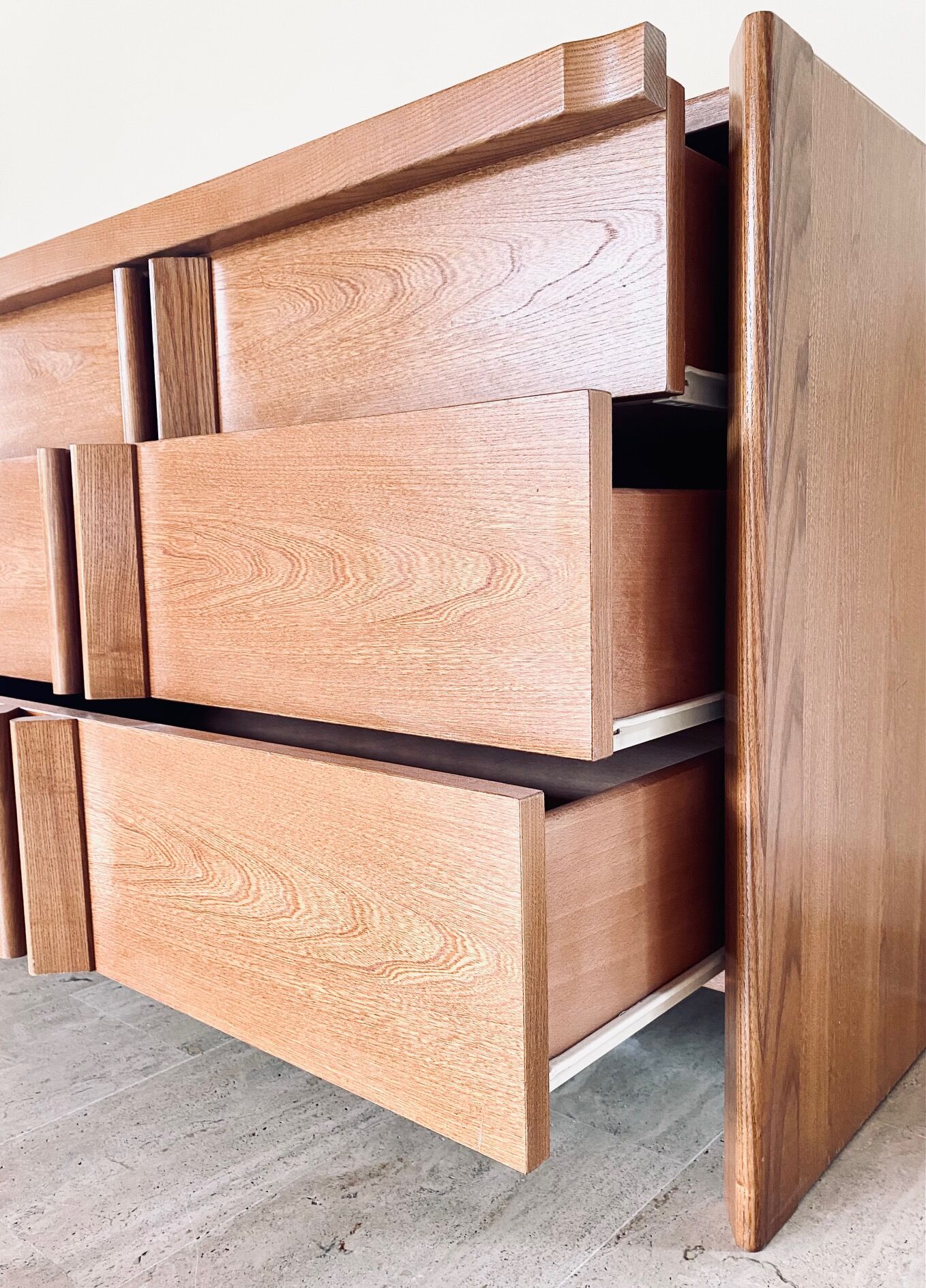 Commode moderniste années 70/80 en merisier plaqué