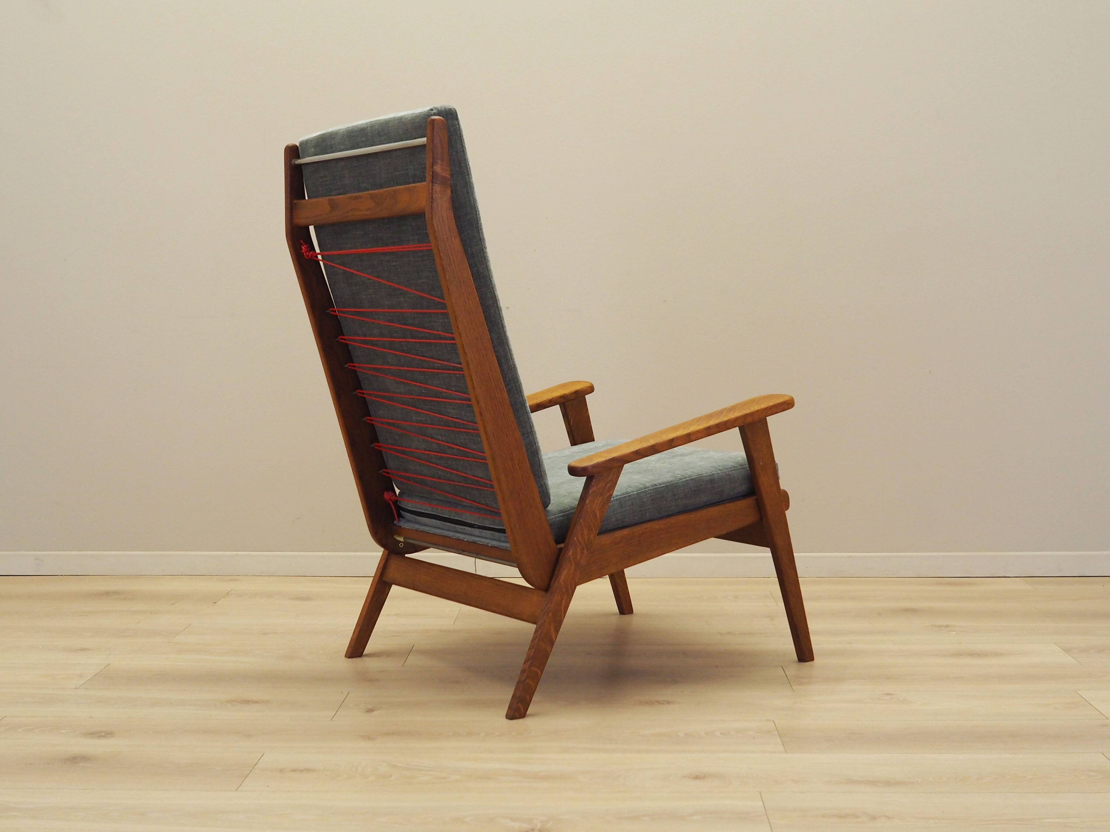 Fauteuil en chêne, design danois, années 1970, production : Danemark