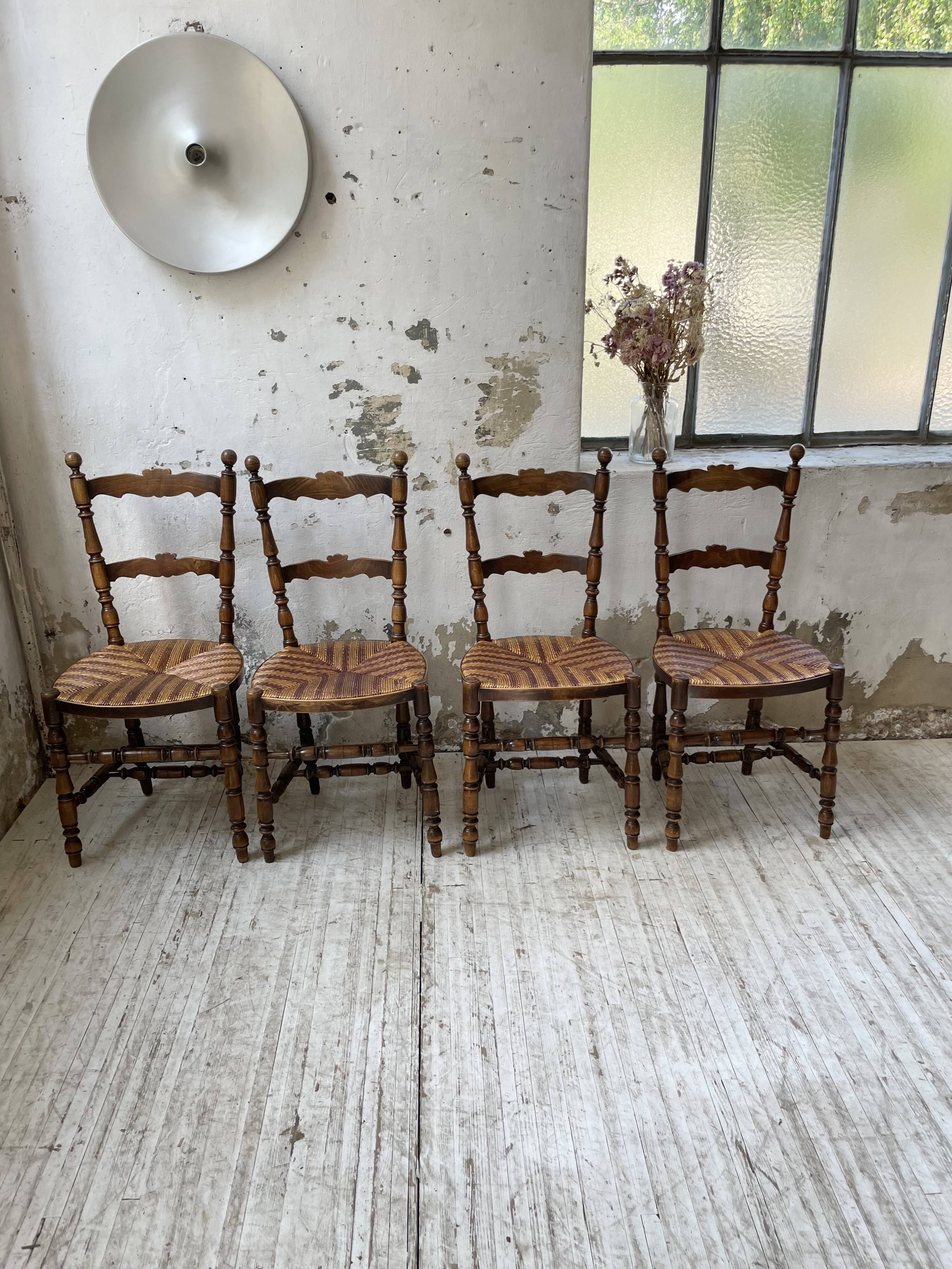 Set of rustic Provençal mulched chairs