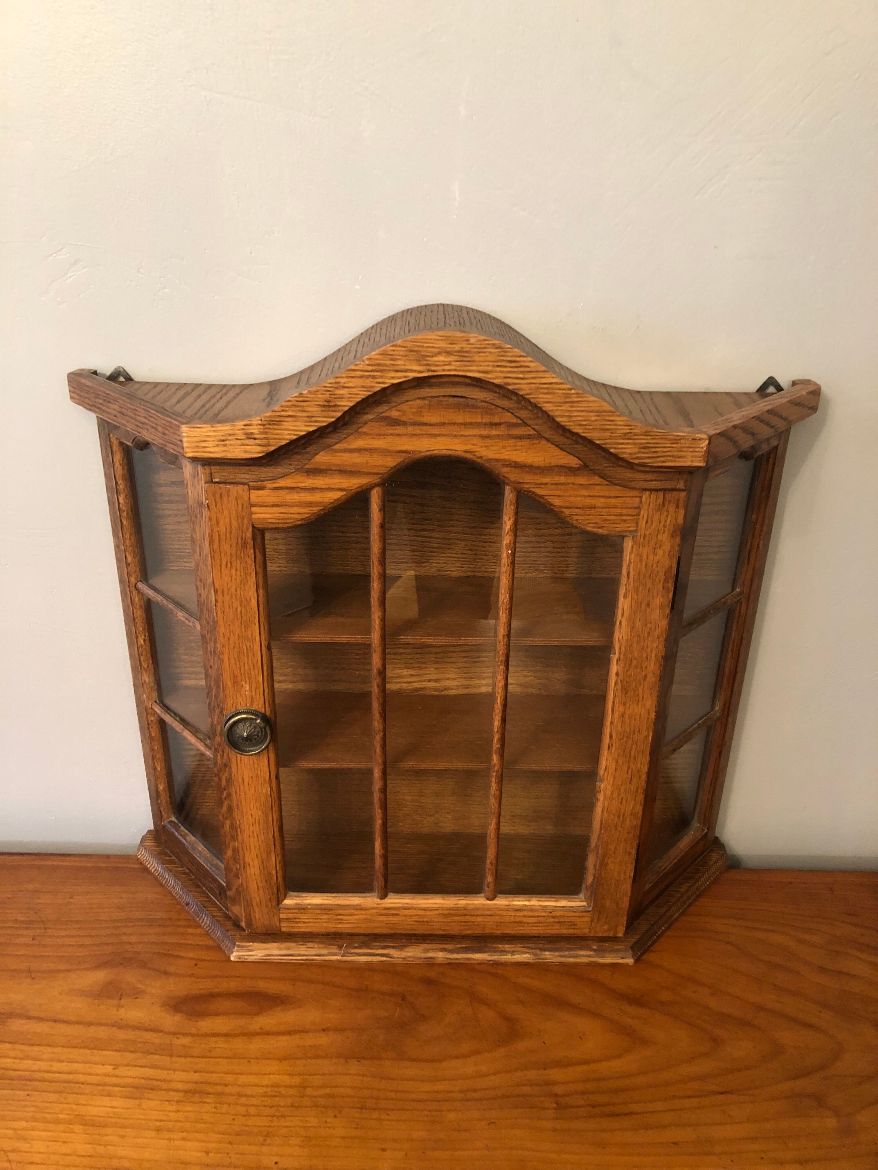 Display case to be installed or hung