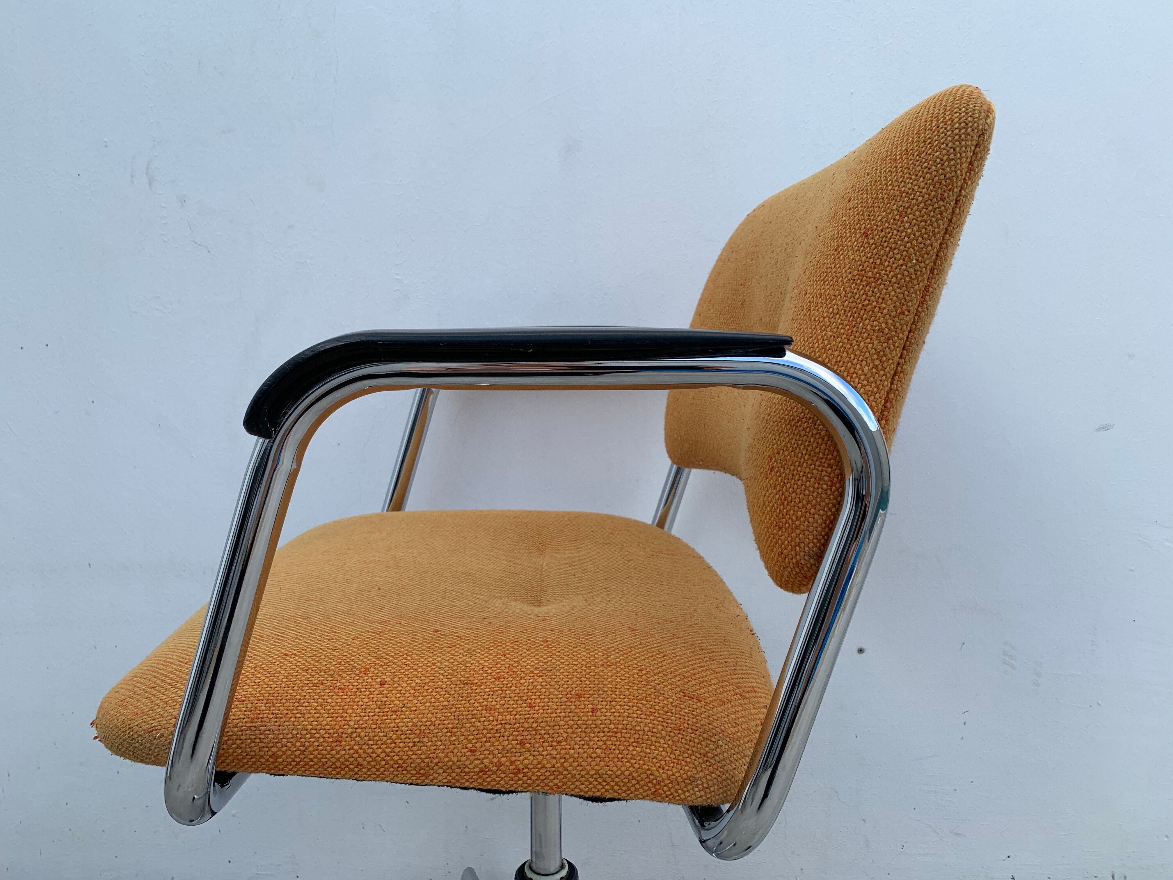 1980 Strafor desk chair adjustable, swivel and on wheels