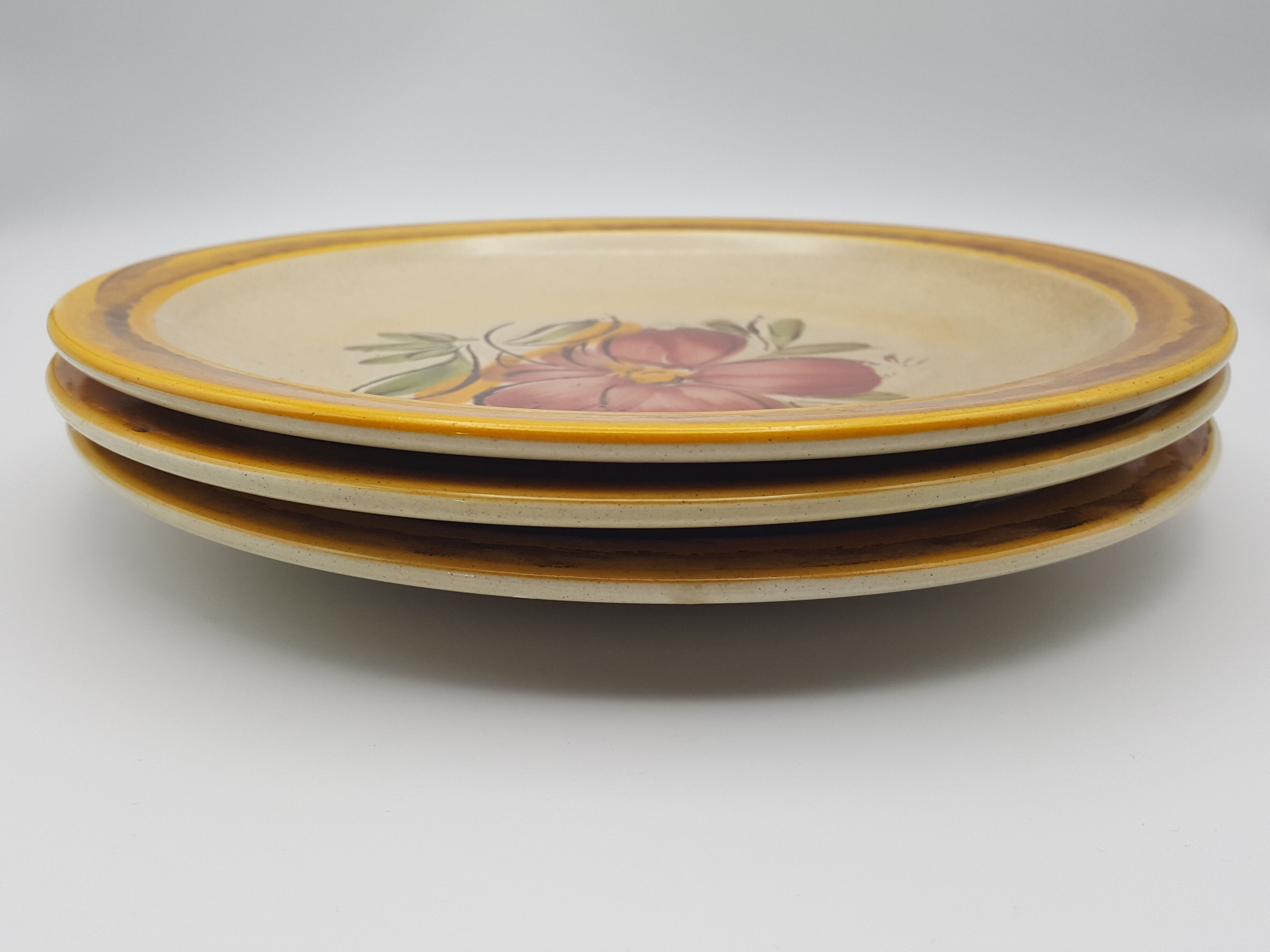 Lot of 3 ceramic plates castellania made in italy flowers