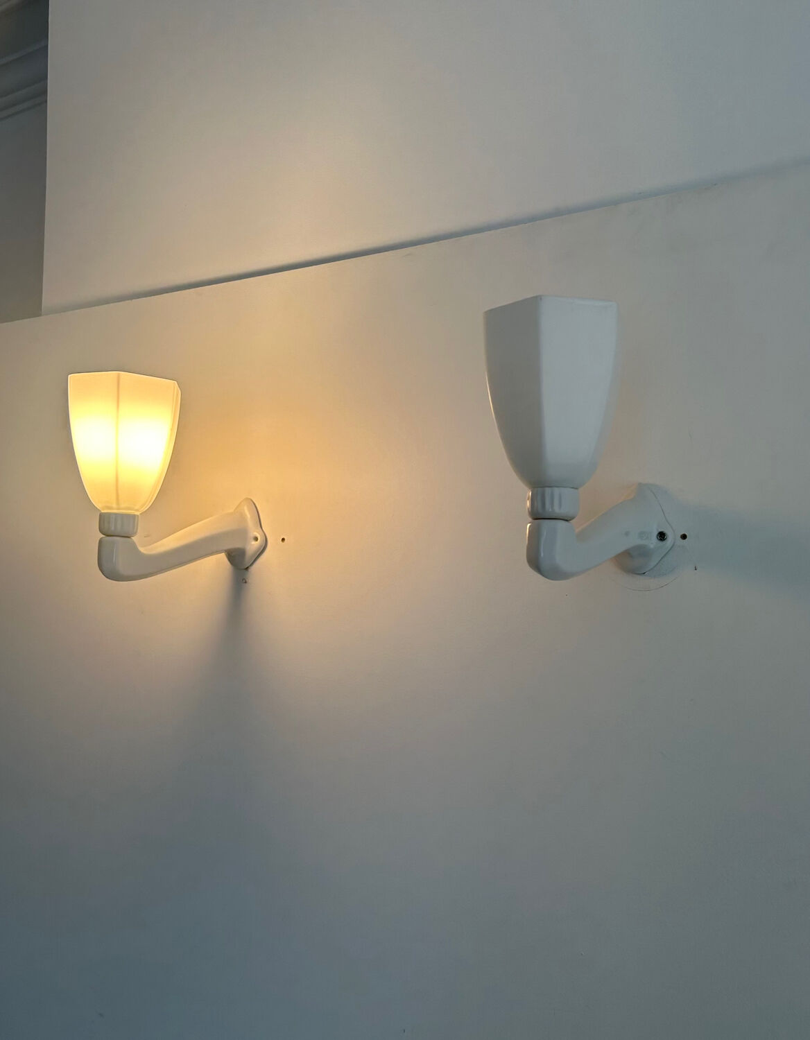 Pair of vintage art deco wall lamp, porcelain and opaline, France 1930