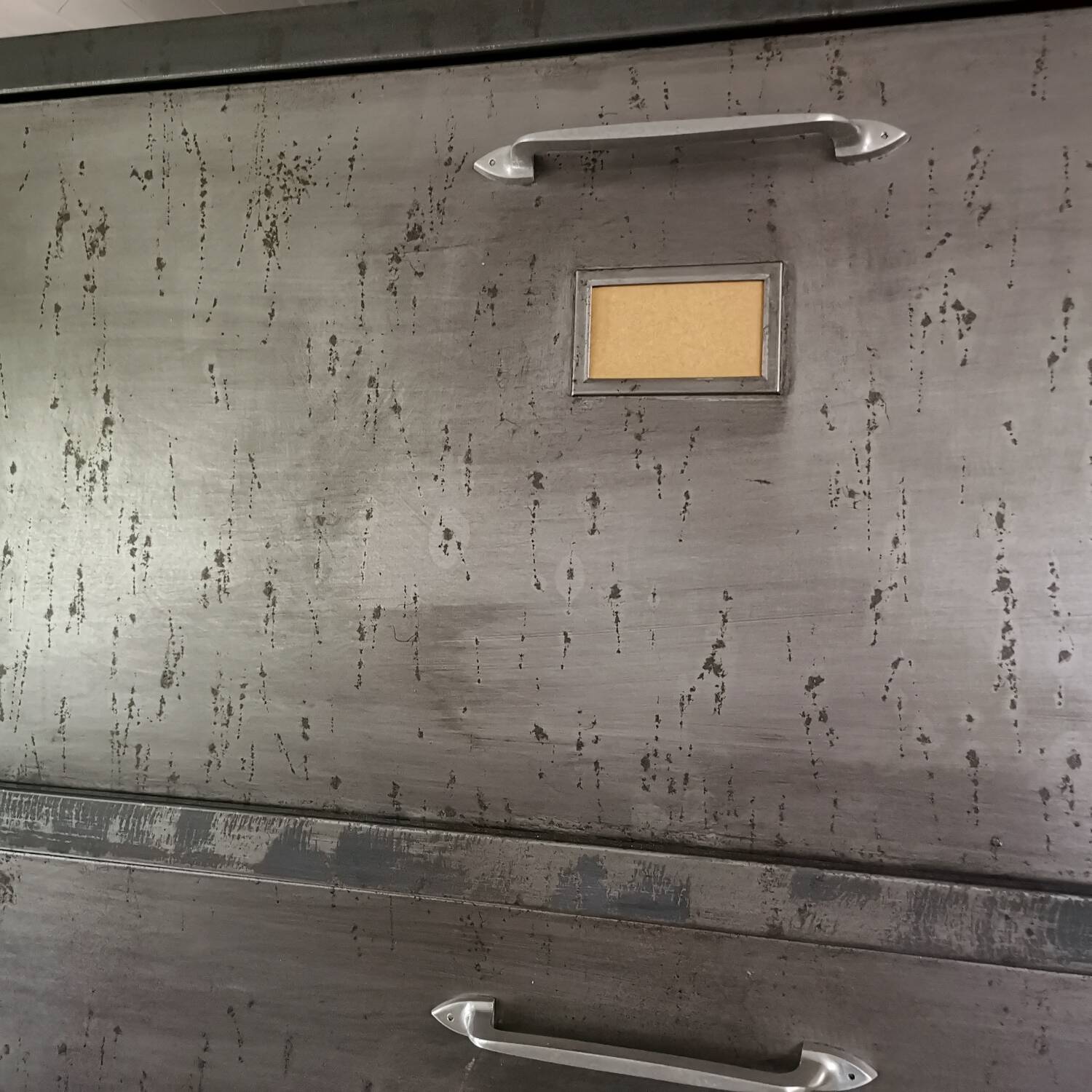 Meuble de métier à clapet basculant