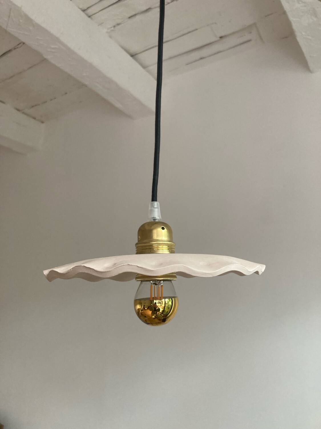 Wavy white ceramic pendant light