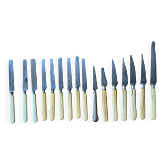 16 antique knives, horn handles