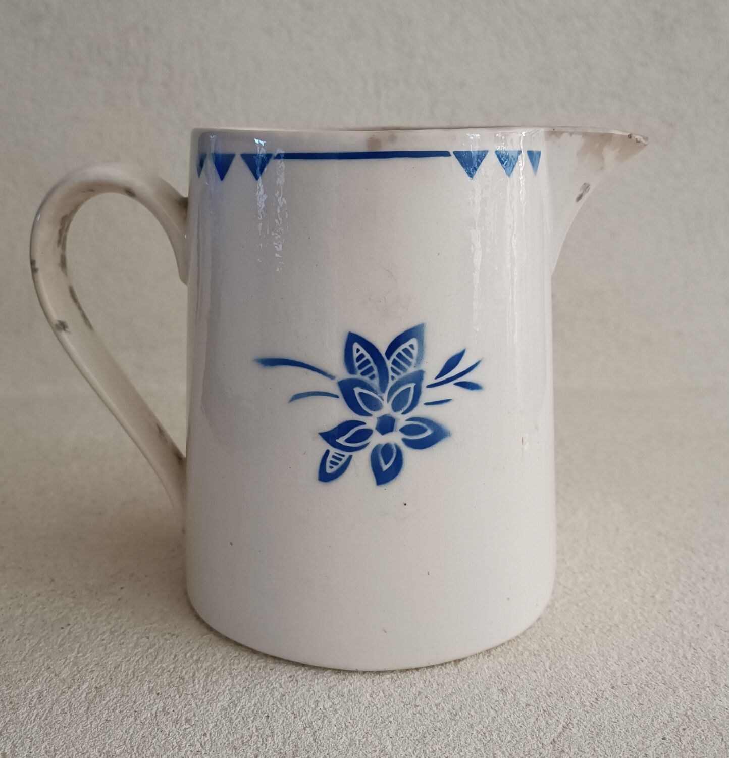 Badonviller iron earth pitcher