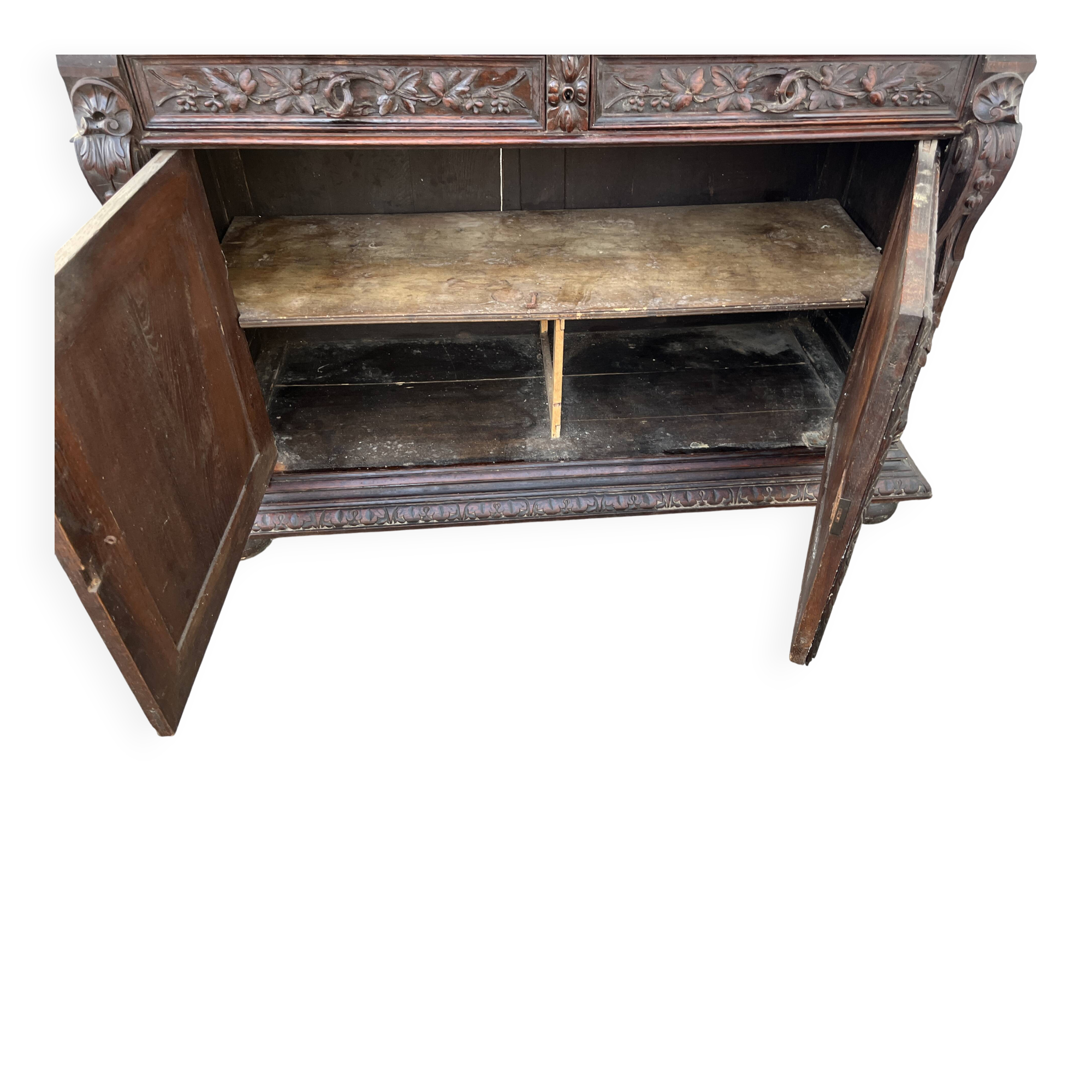 Monumental hunting buffet in carved oak