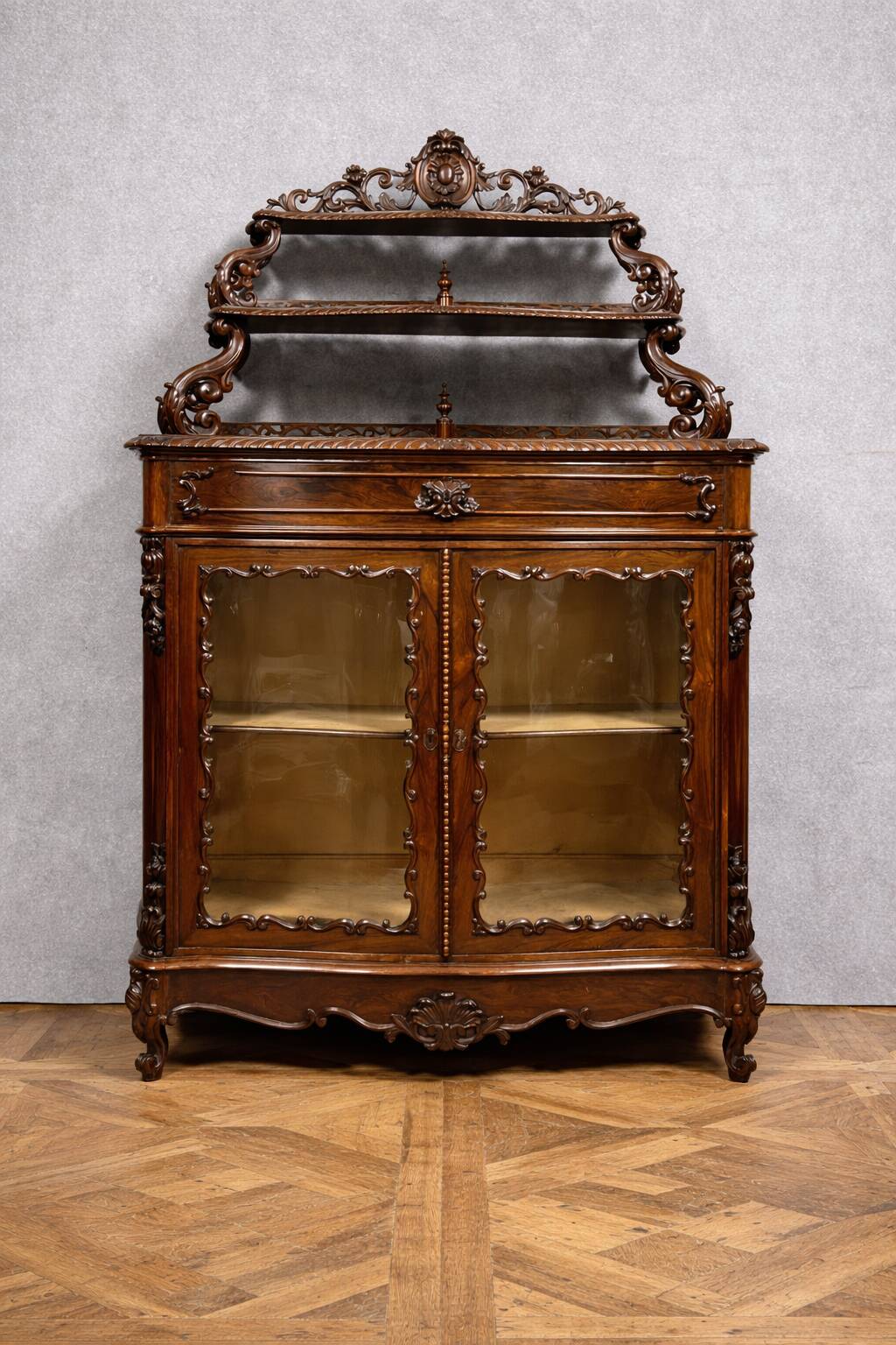 Superb curved display cabinet from the Napoléon III period, made of mahogany.