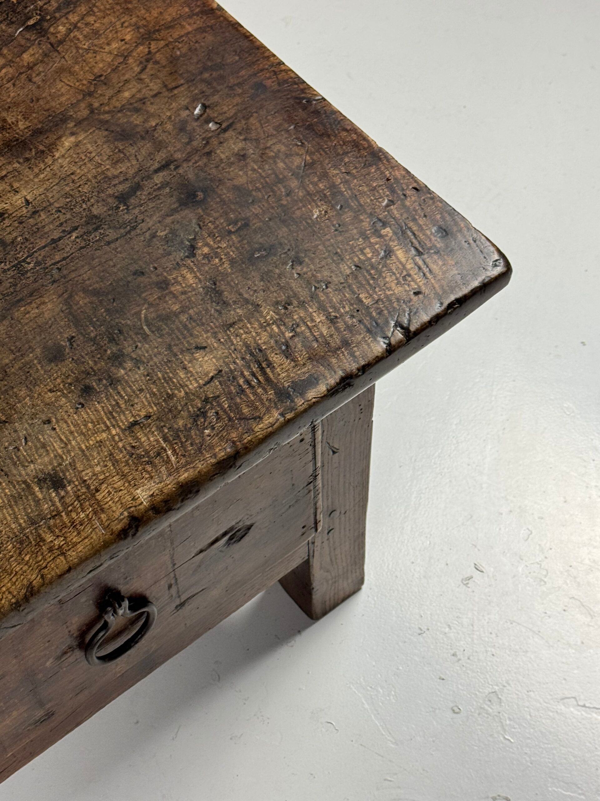 Table basse espagnole du XVIIIe siècle