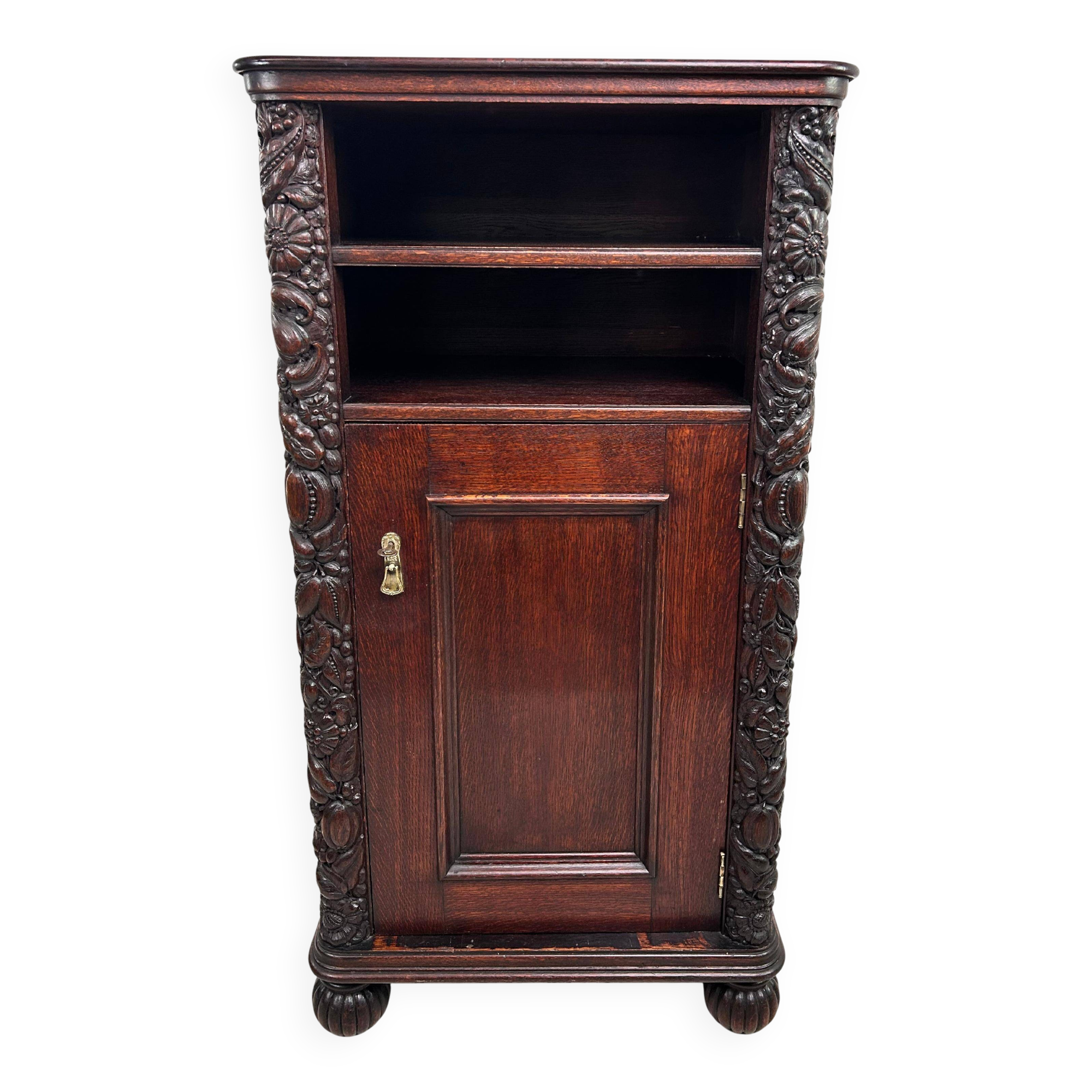 Art Nouveau cabinet with a shelf featuring distinctive floral sculptures.