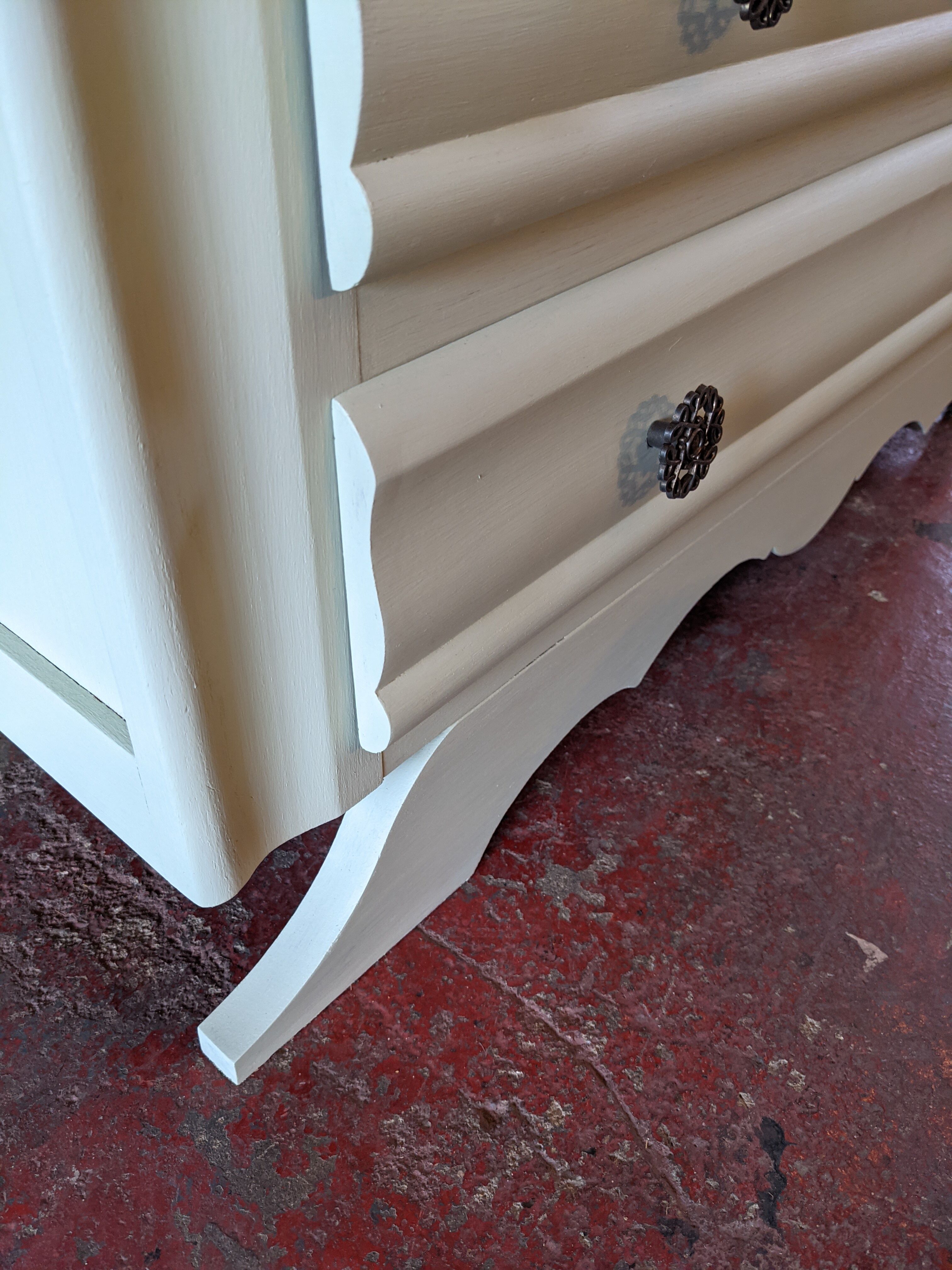 Antique chest of drawers