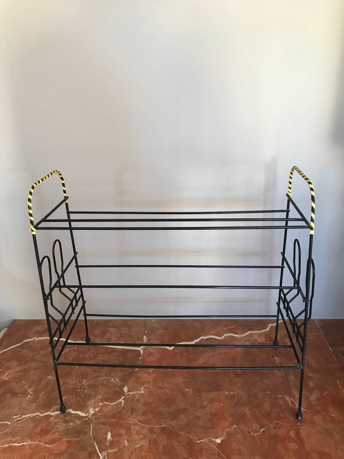Scoubidou vintage shoe rack