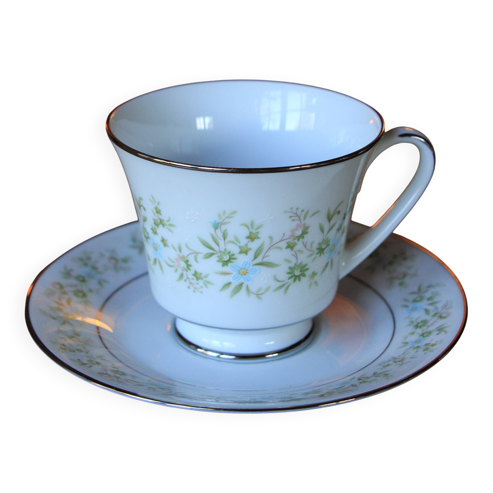 Noritake fine porcelain tea cup from Japan