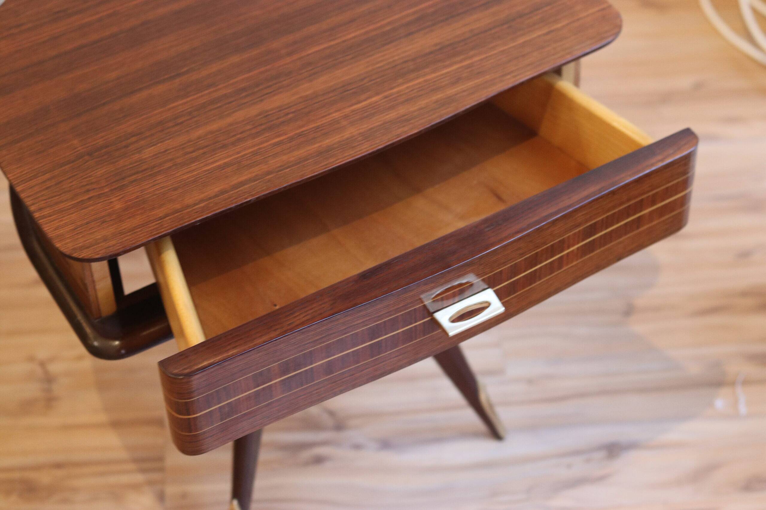 Table d’appoint 1950 en acajou et laiton