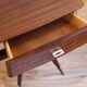 Table d’appoint 1950 en acajou et laiton