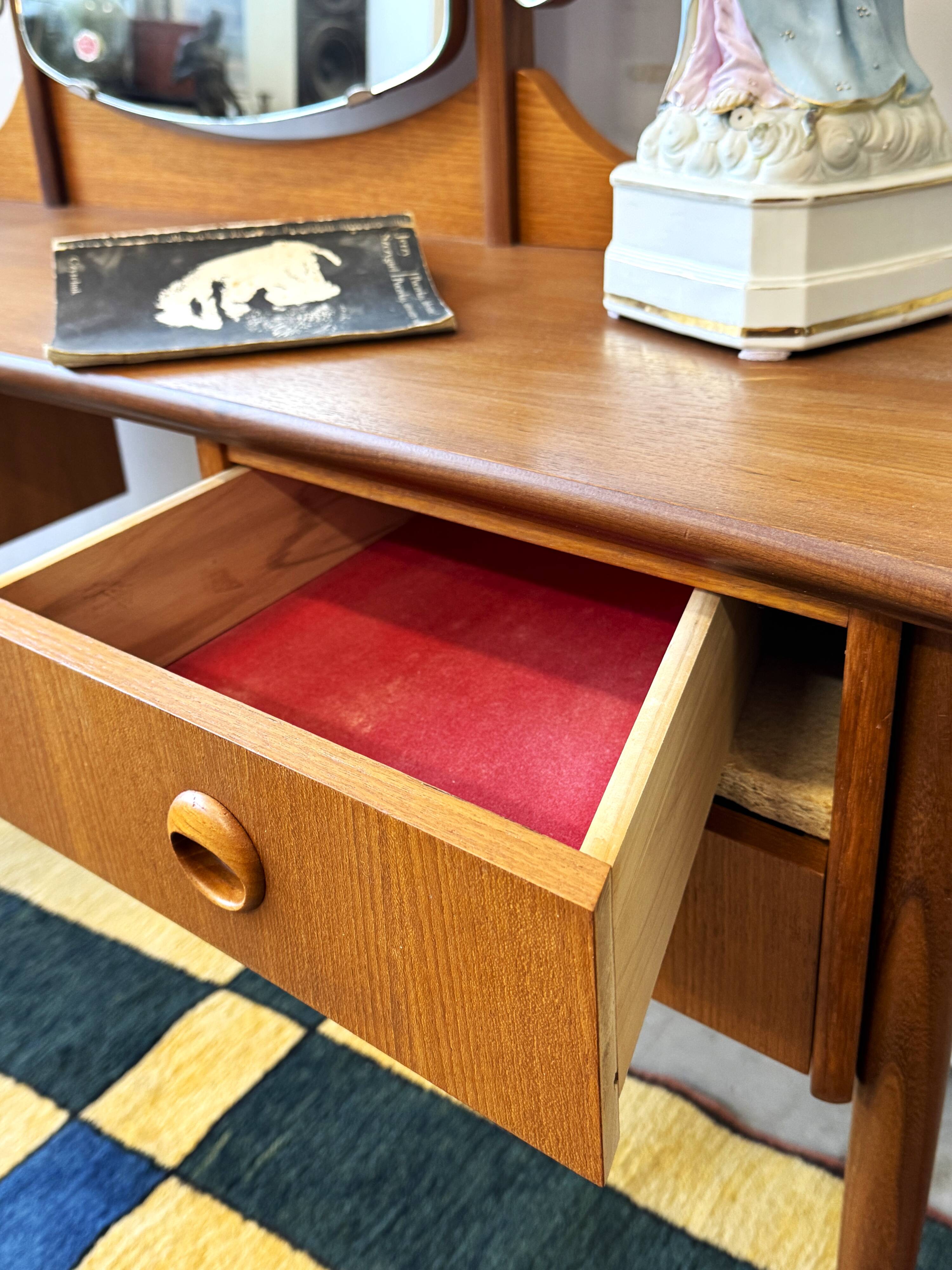 Teak Dressing Table, Norway, 1960s/1970s, VNTG, Mid-C Modern