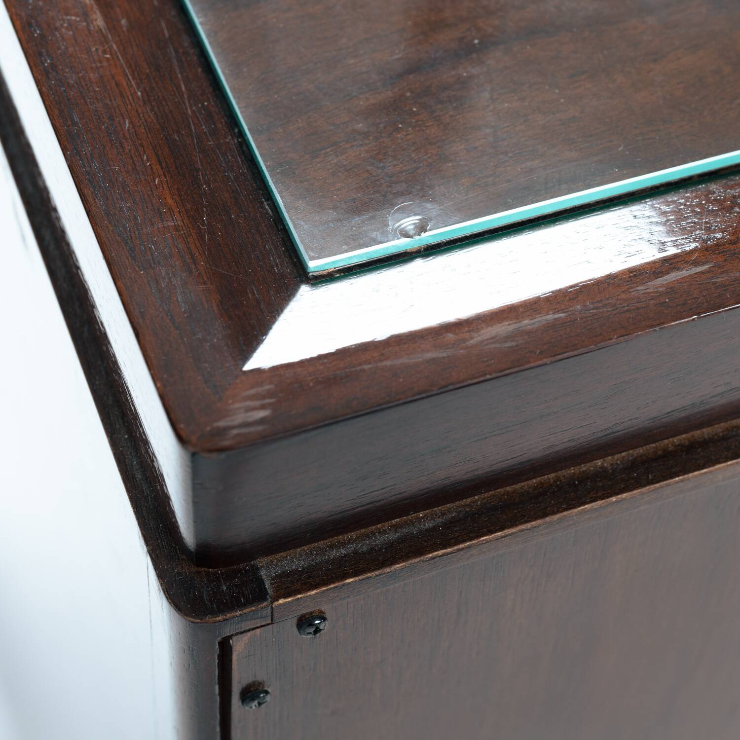 Walnut Veneered Drawer Cabinets or Nightstands by Baker, England, 1970s