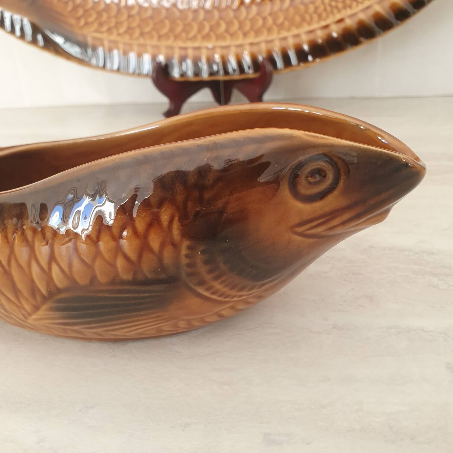Sarreguemines / Large serving platter and matching fish-shaped sauce boat