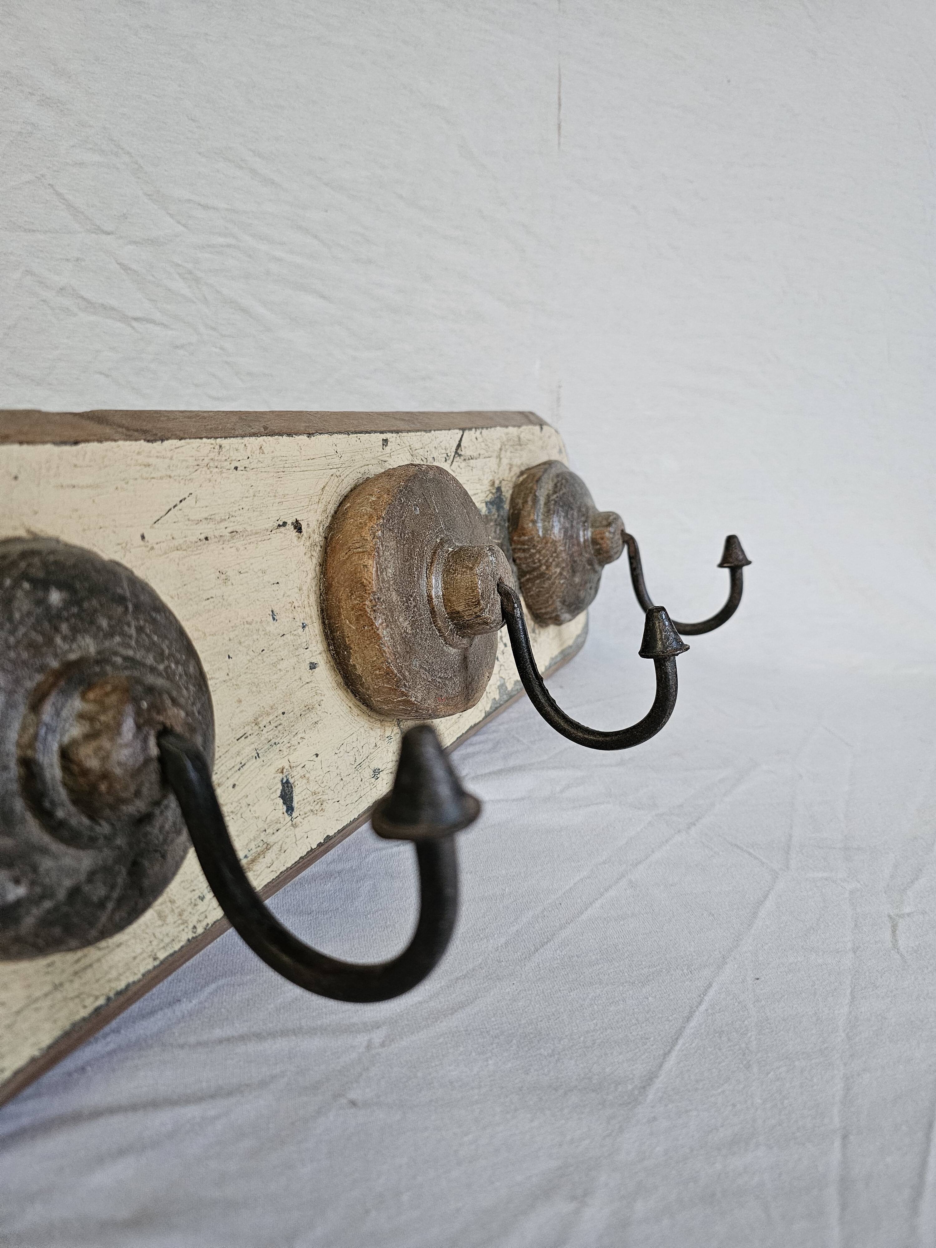 Ecru solid teak coat hook with 3 cast iron hooks