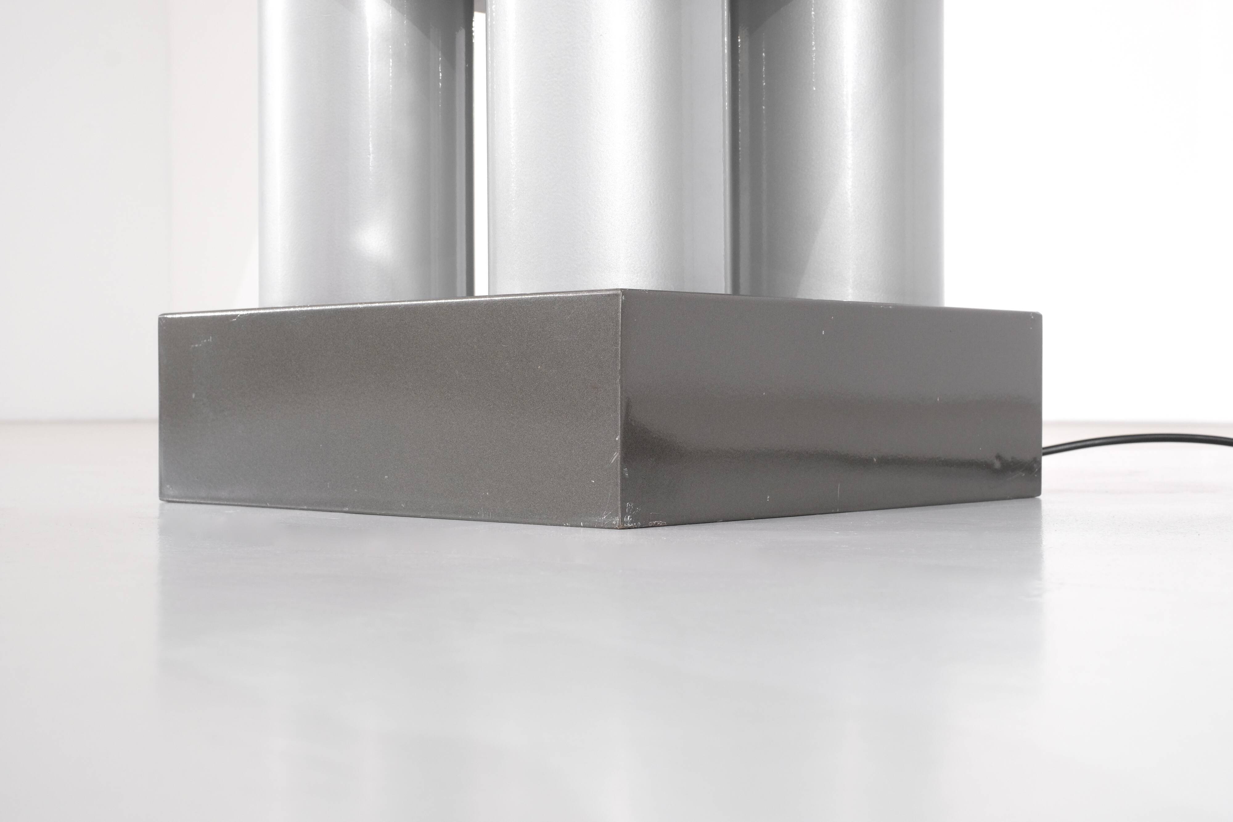 Floor lamp model "Chicago Tribune" in grey and silver enamelled metal, with