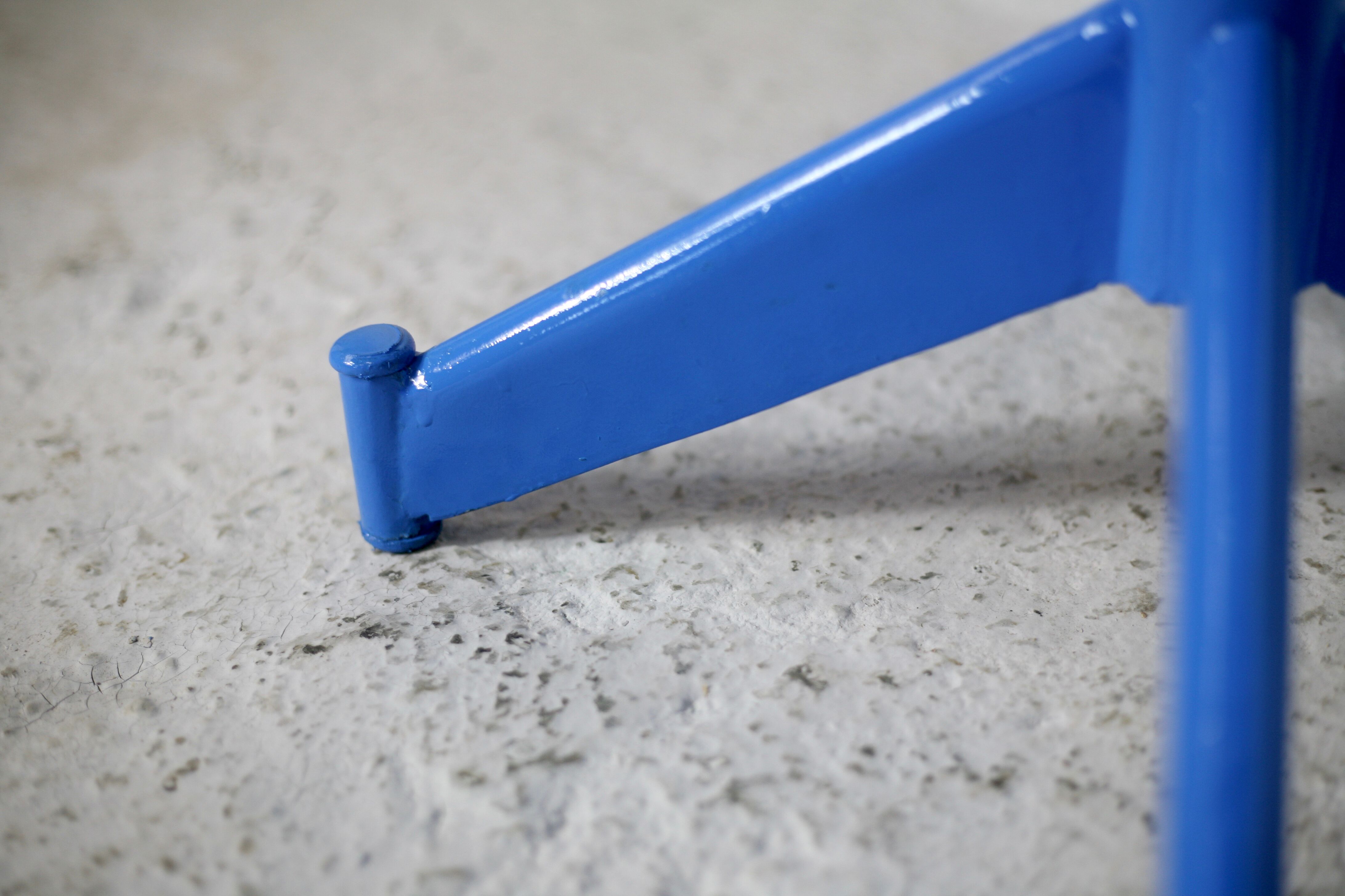 3 chairs "space Age", resin and steel, France, circa 1970.