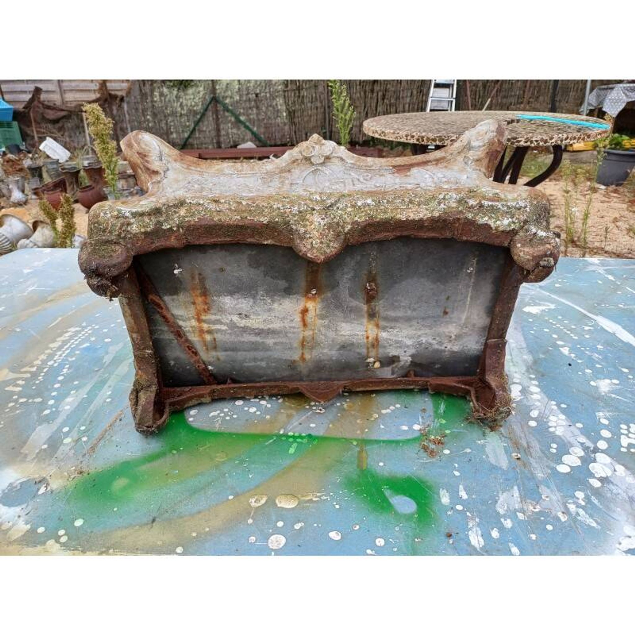 1 cast iron planter from 1900 from Charleville - Mézières