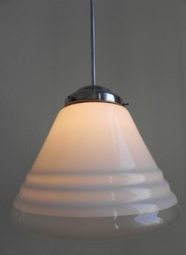 Art deco pendant light with Philips globe