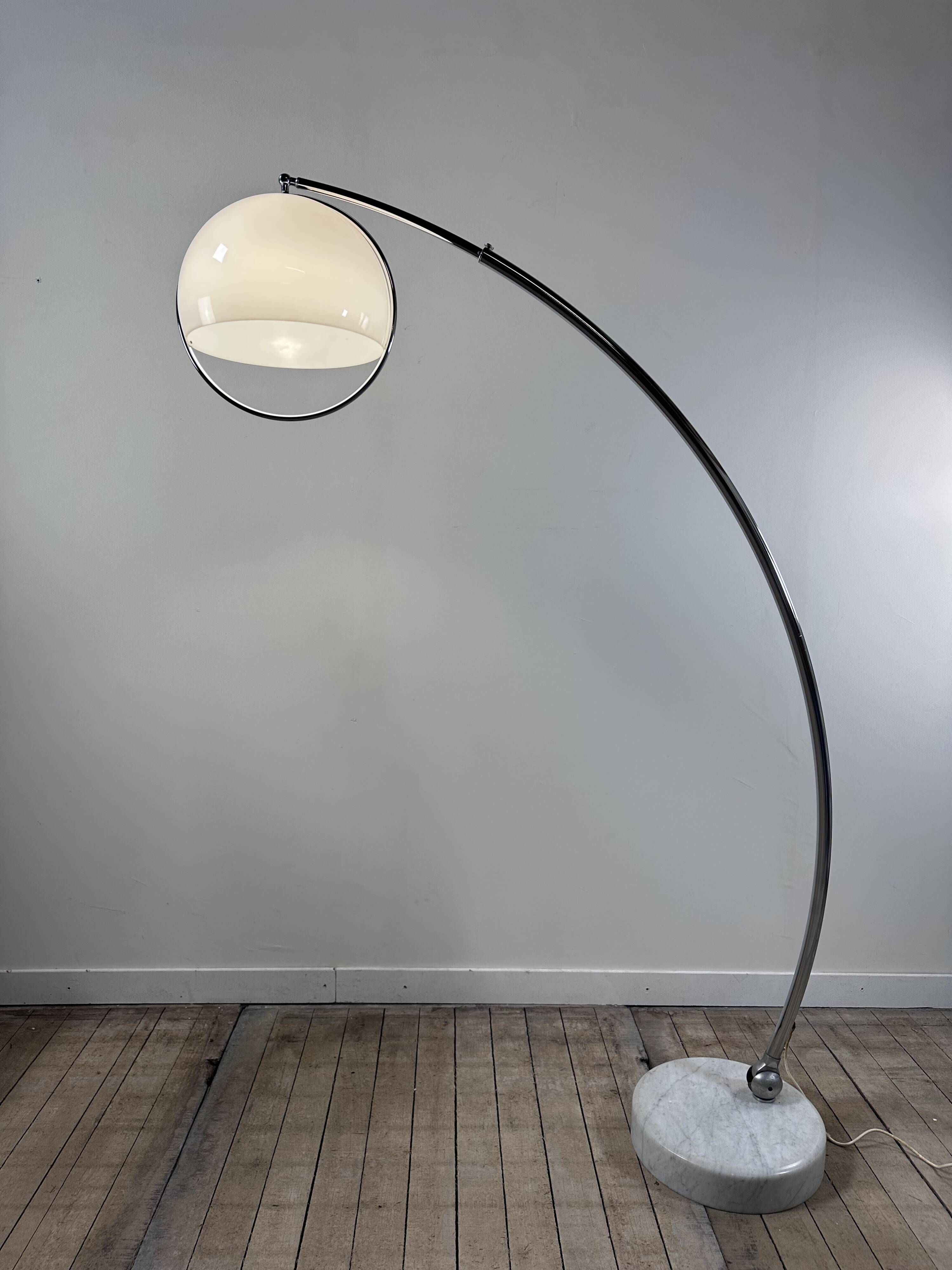 Lampadaire arc télescopique goffredo reggiani italie 1970