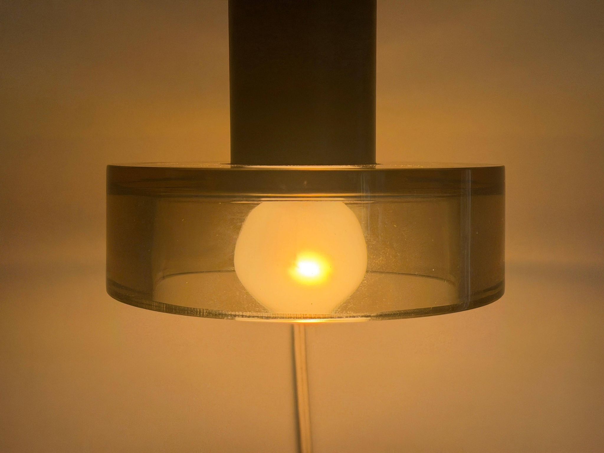 Simple wall light in glass and yellow-brown metal by Seguso, 1950s, Italy.