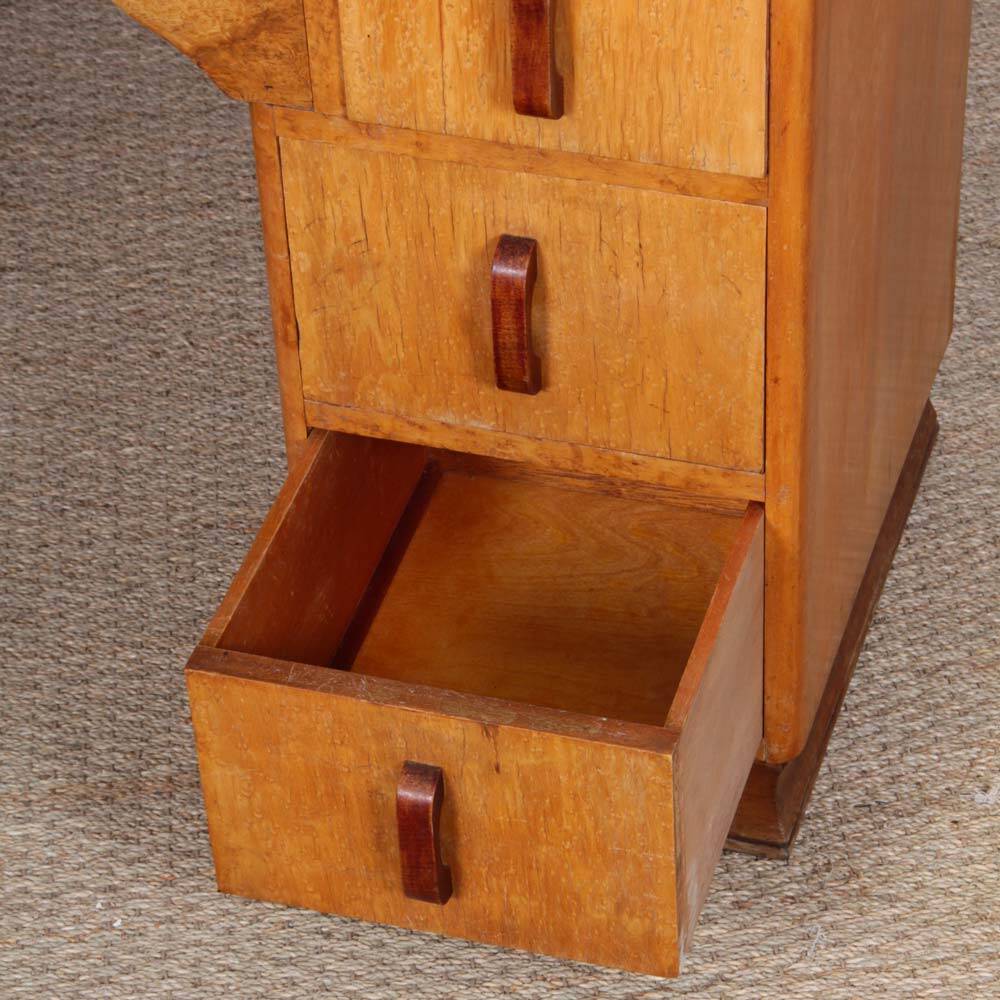Bureau/dressing table made of burl wood from the 1930s.