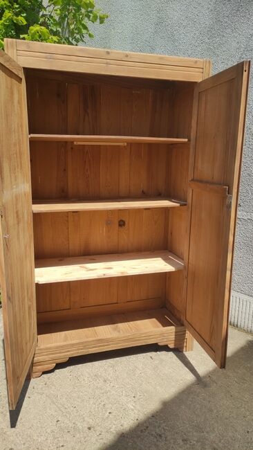 Parisian wardrobe in natural wood