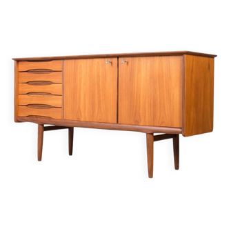 Buffet en teck du milieu du siècle par Brødrene Sørheim, Norvège, années 1960