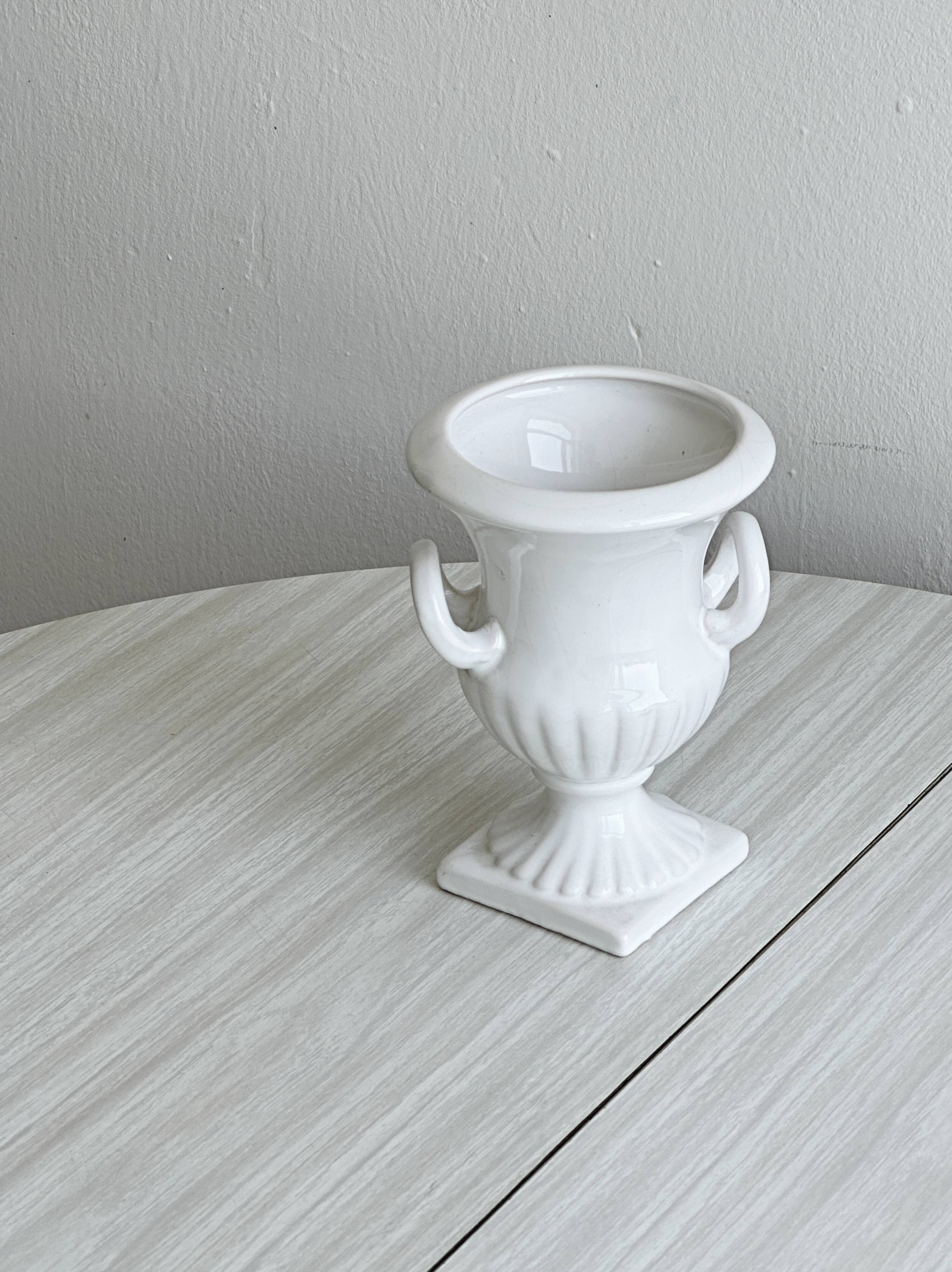 Cache-pot, white vase
