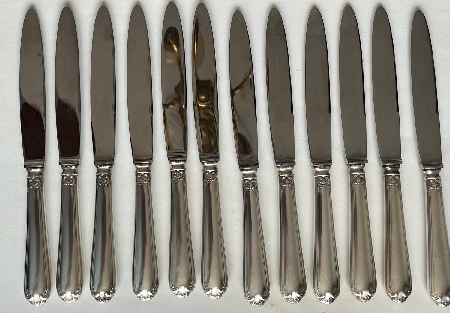 12 silver-plated metal knives