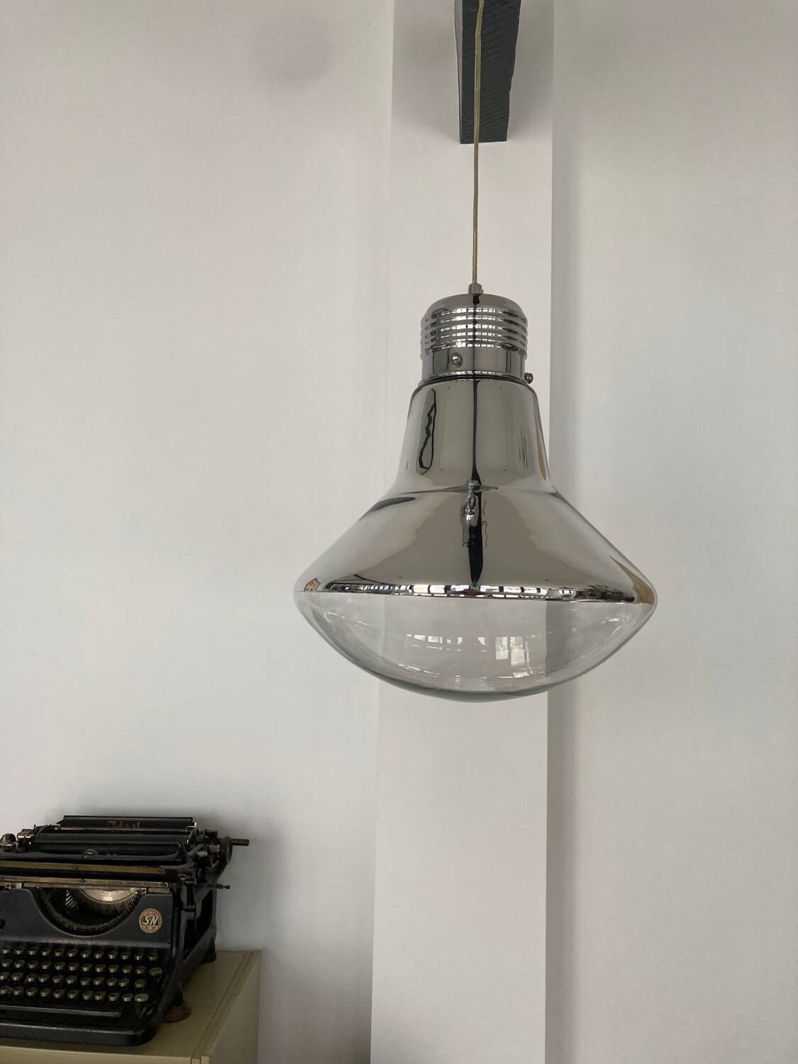 Giant bulb pendant light
