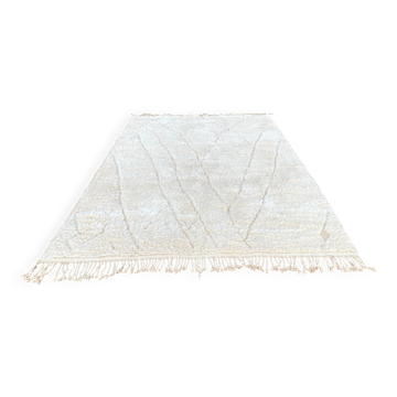Large cream Beni Ouarain rug with tone-on-tone diamond pattern – 300 x 200 cm