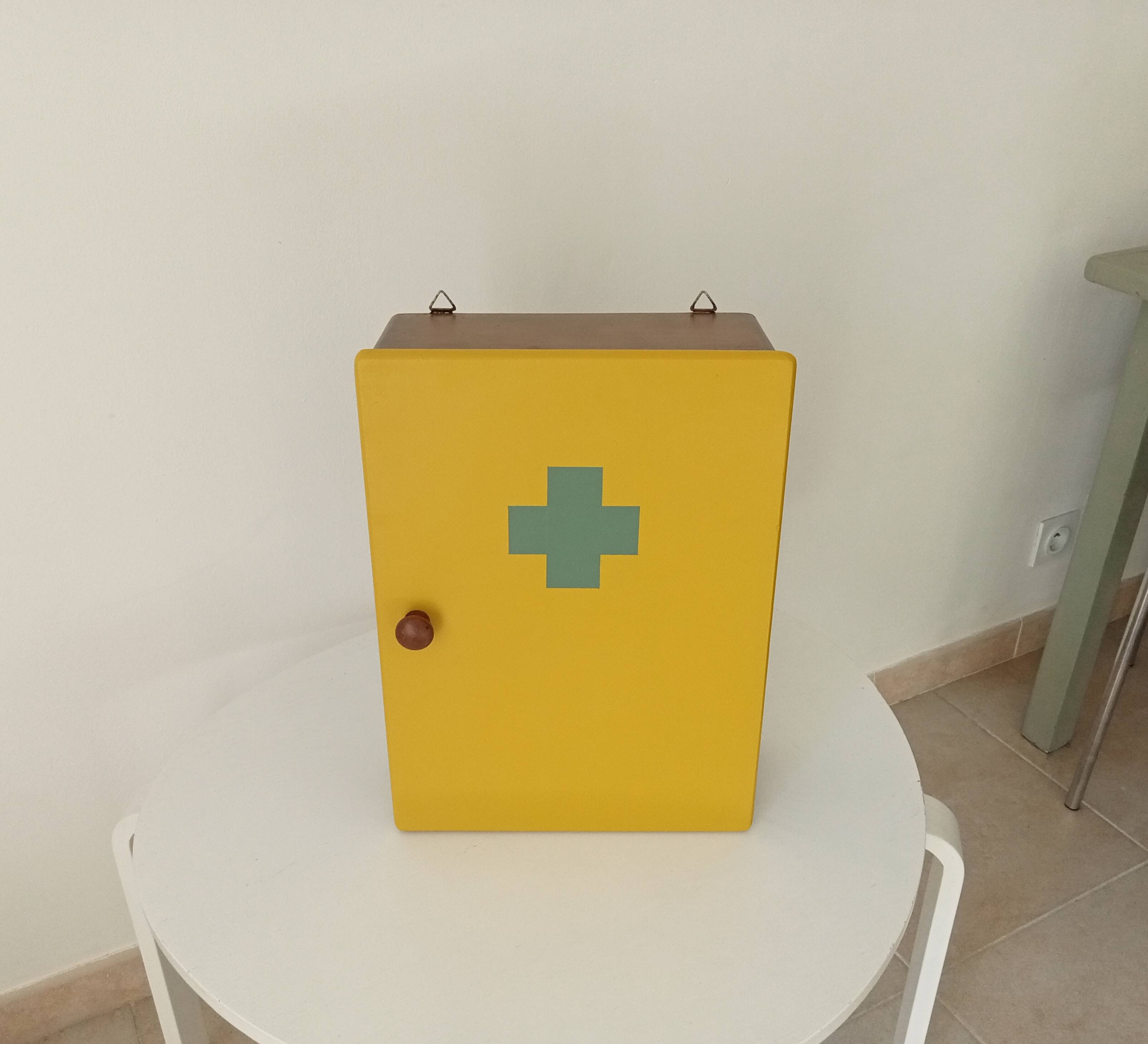 Vintage medicine cabinet 50s/60s