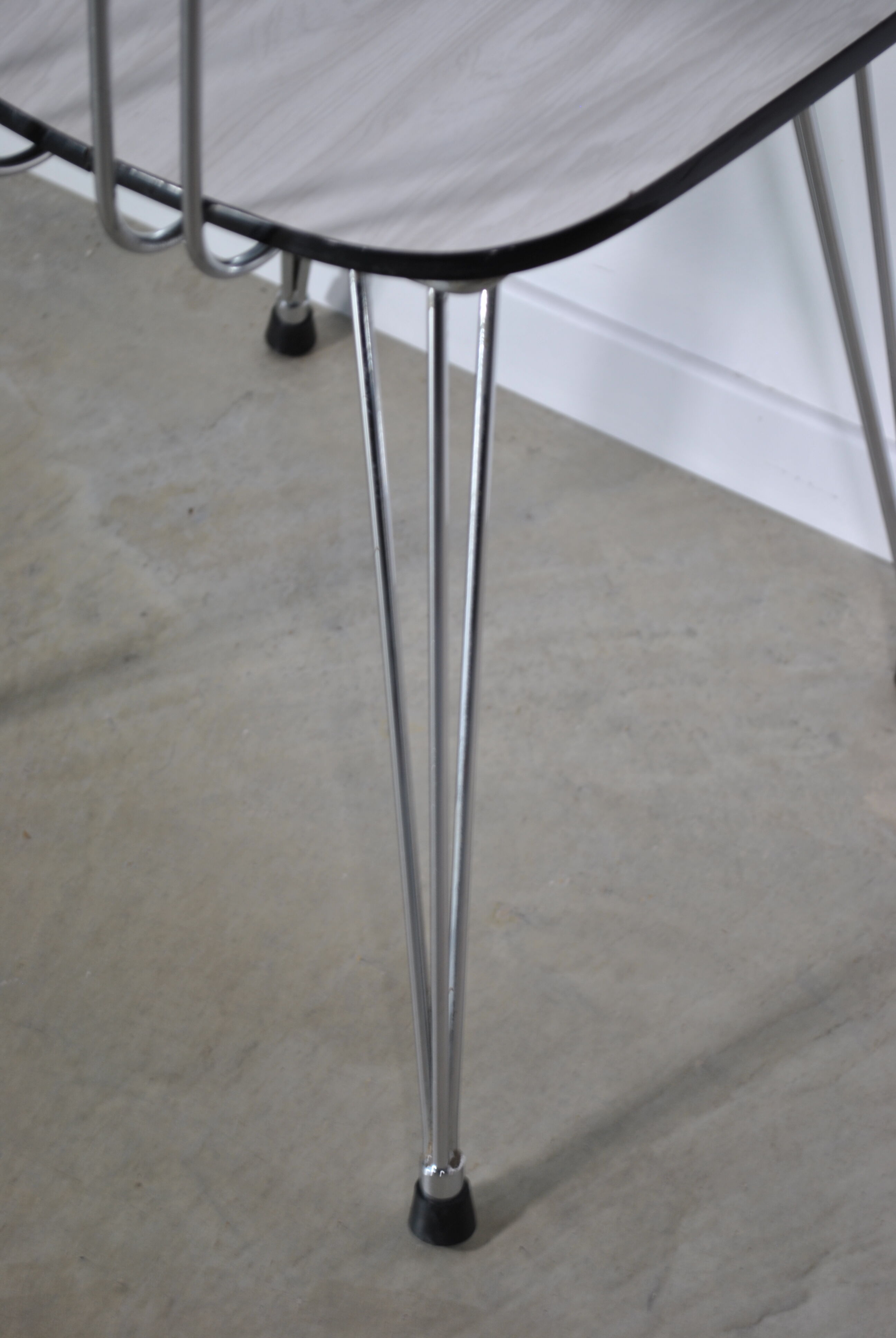 Formica 1950 table and chairs