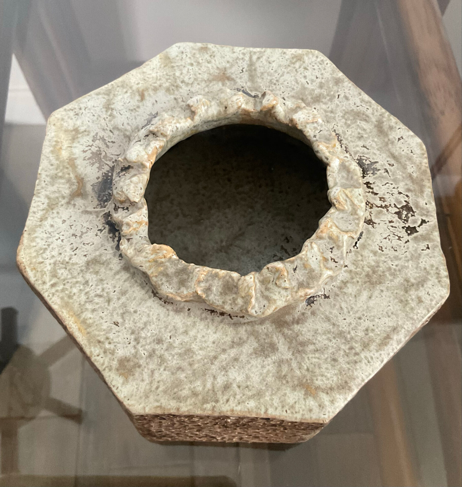 Vase vintage de forme octogonal en céramique émaillée