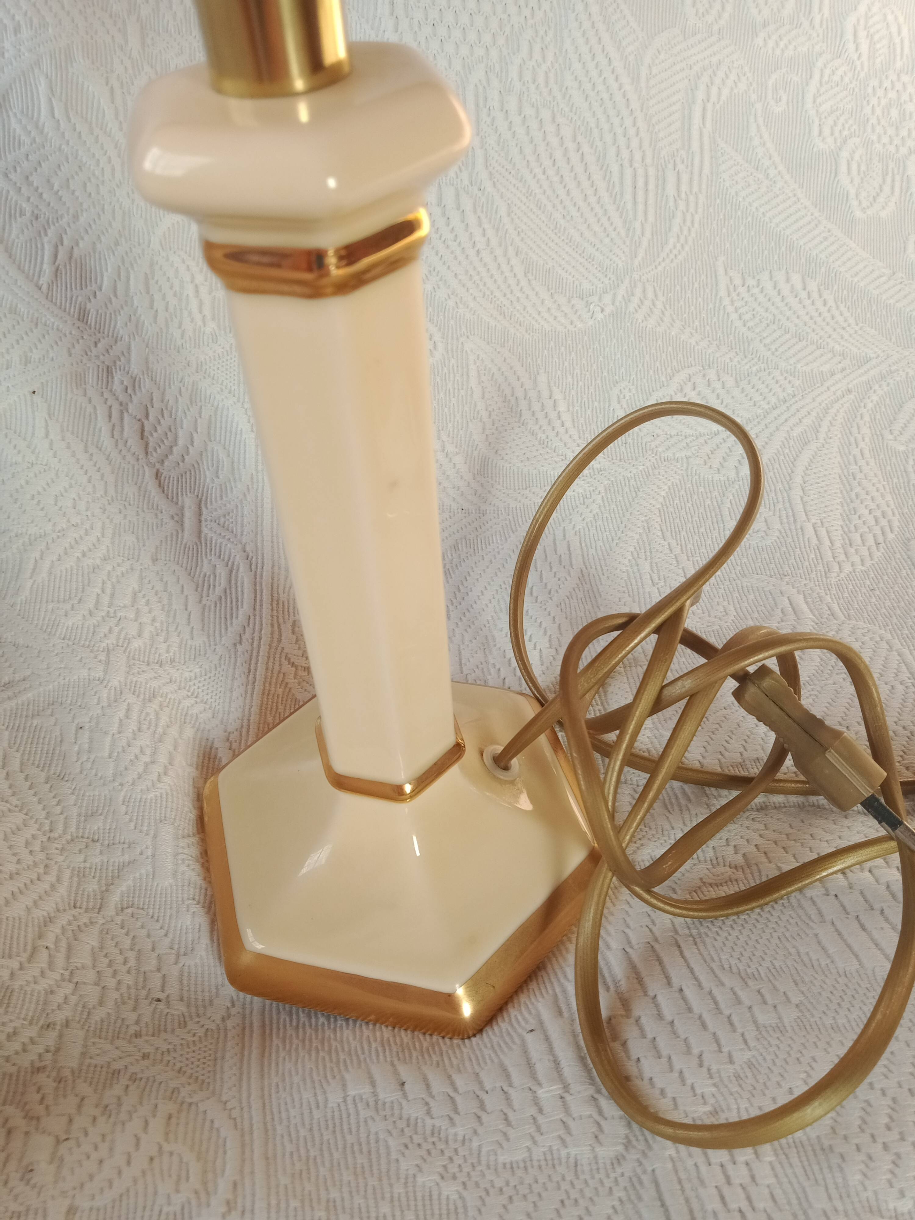 Louis Drimmer - Cream & gilded earthenware table lamp