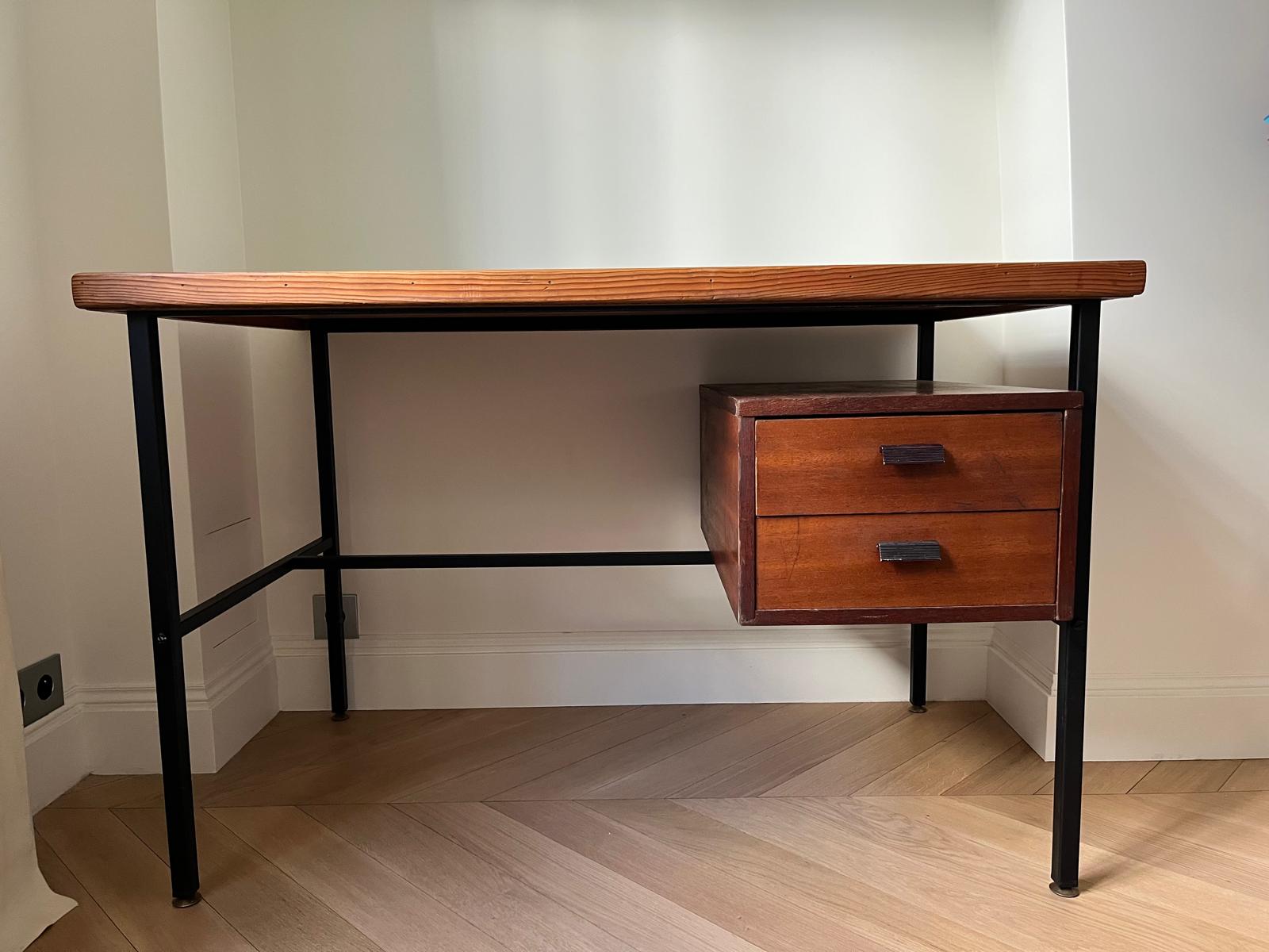 Bureau vintage d'université