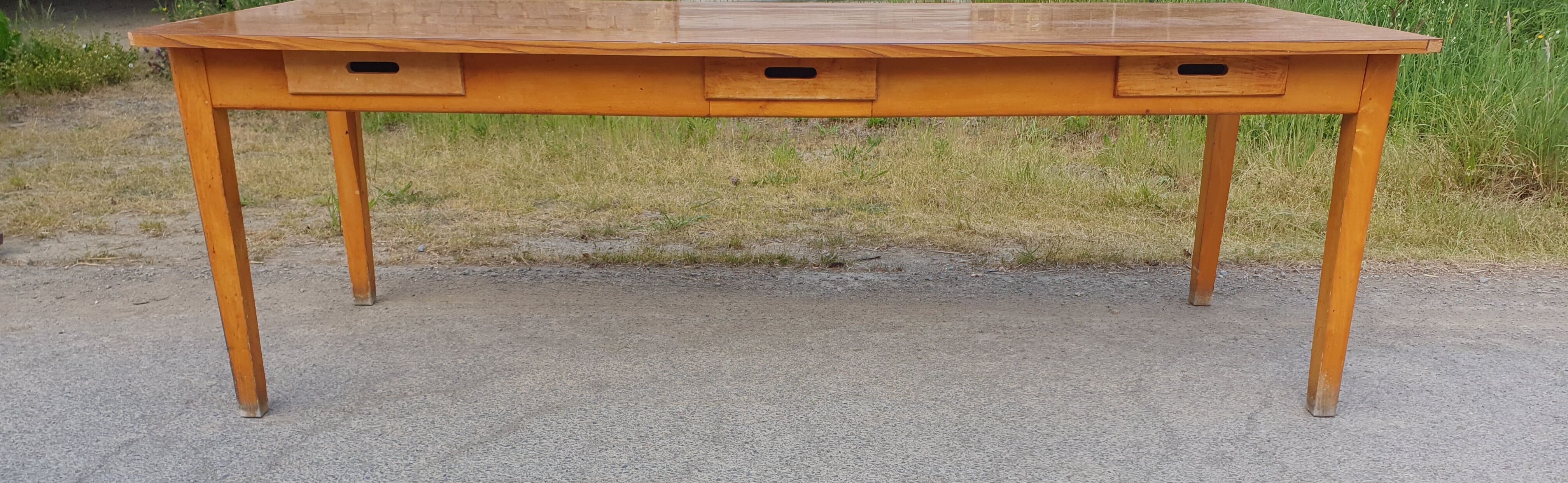 6-drawer community table