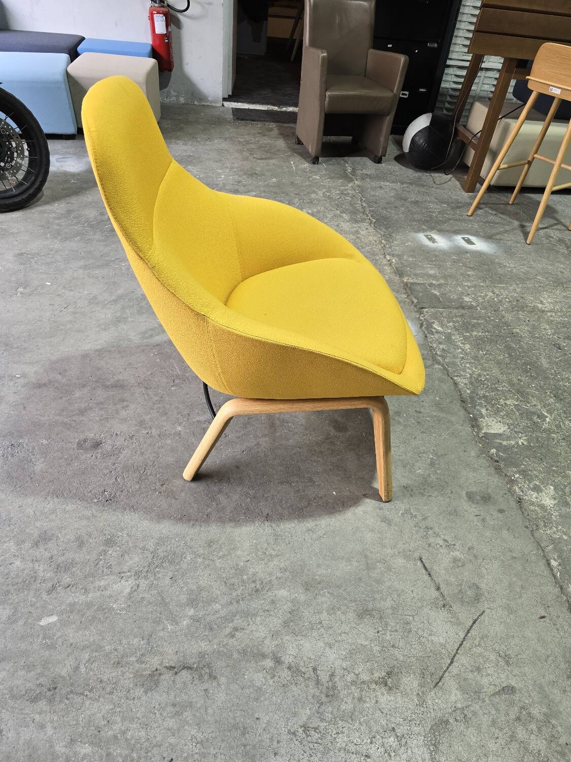 Chaise Lounge Herman Miller Naughtone Always avec Base en Bois