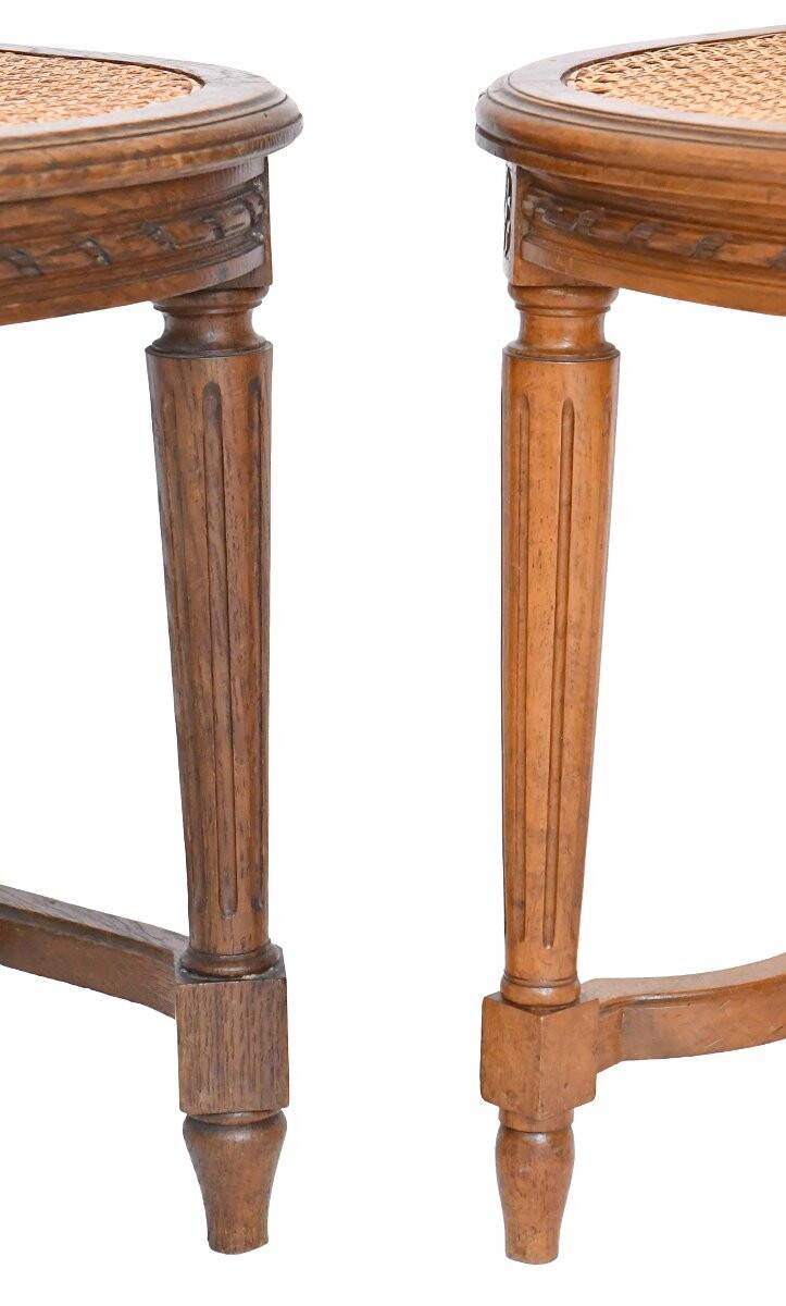 Suite de 8 chaises de style Louis XVI