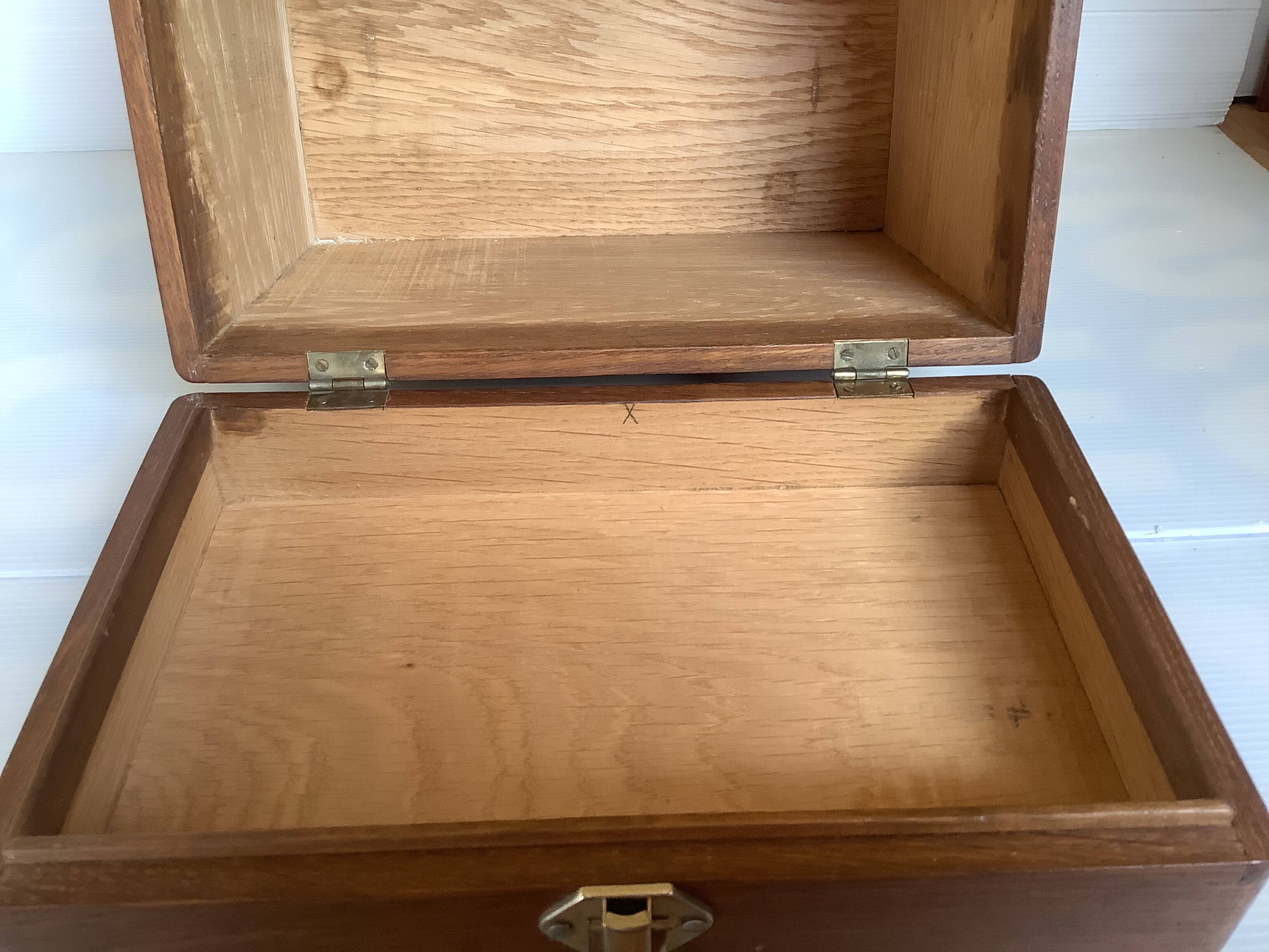 Cheney England dovetail wooden box