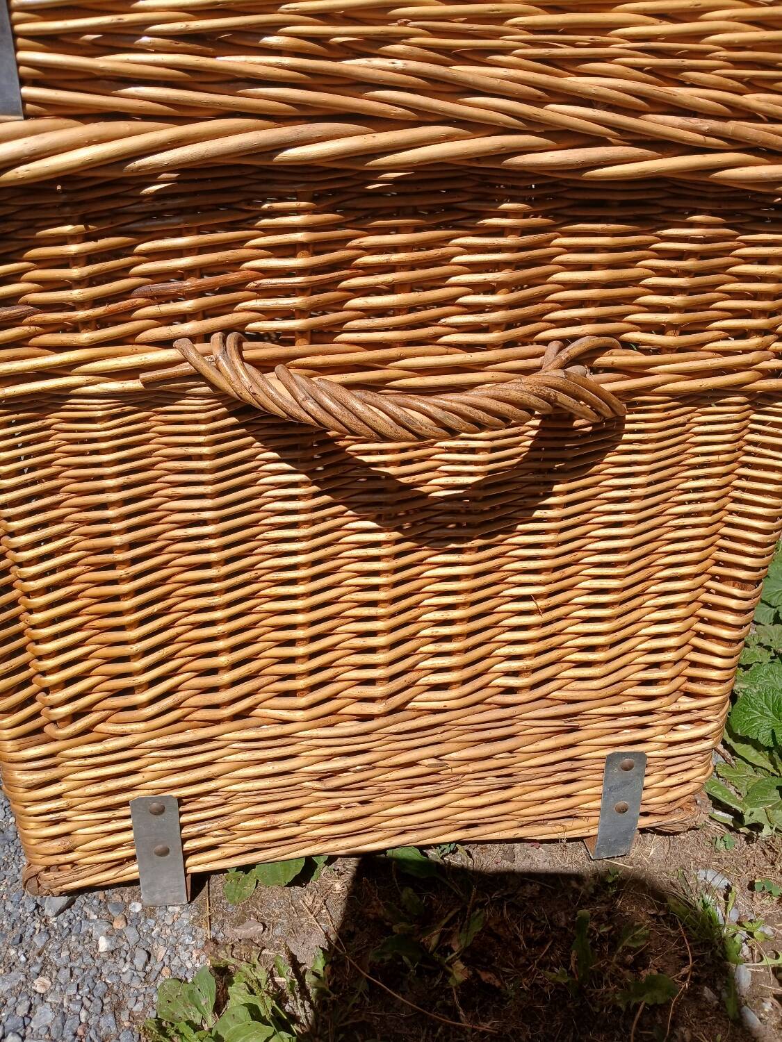 Malle de voyage ancienne en osier