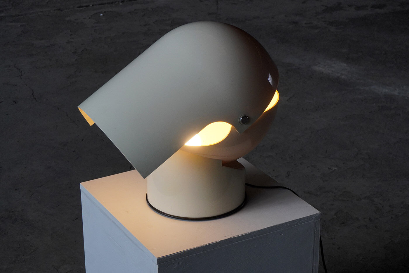 Large “Pileo Mezzo” table lamp by Gae Aulenti for Artemide, Italy 1970s