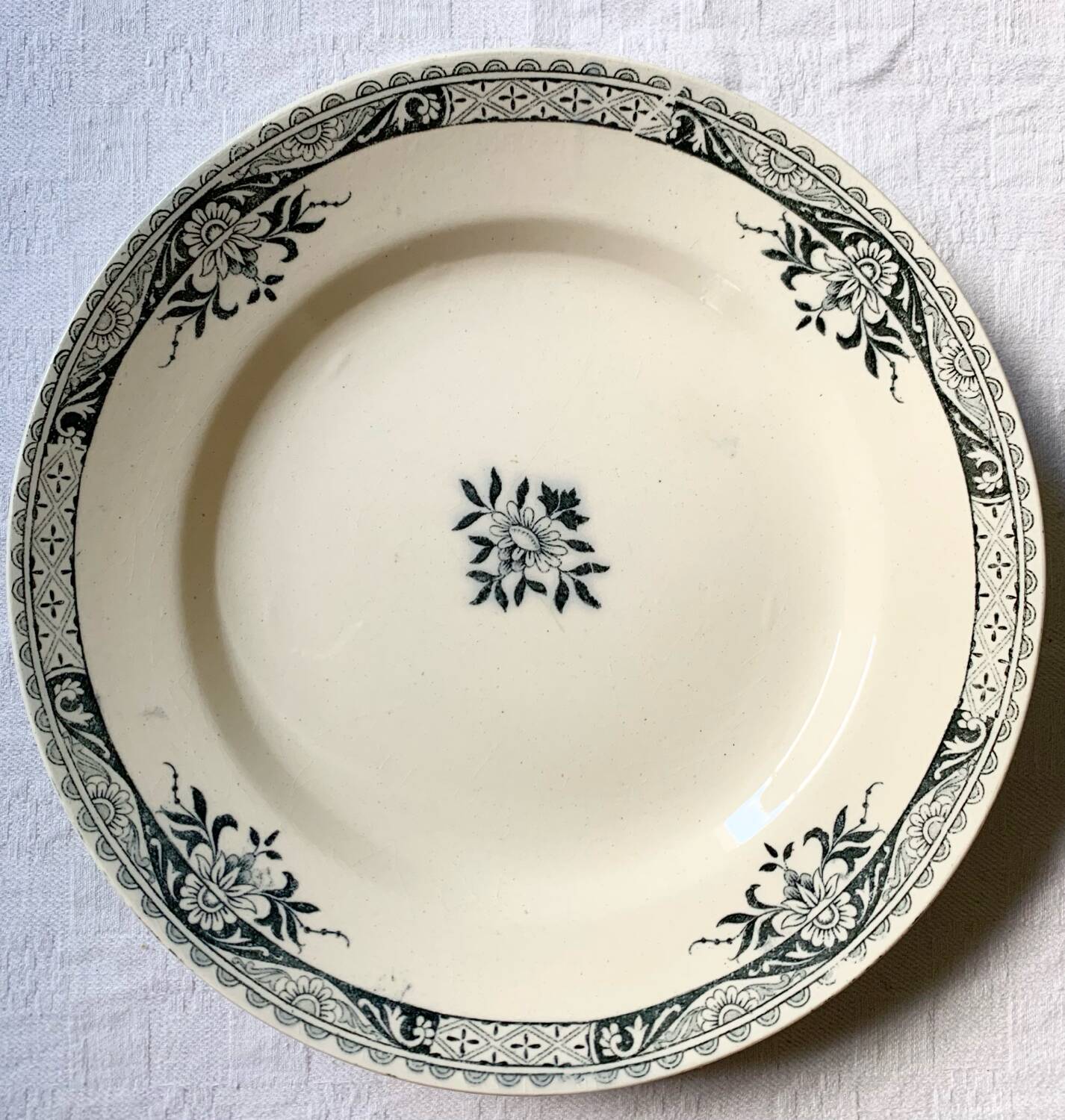 Longchamp terre de fer plates lily decor