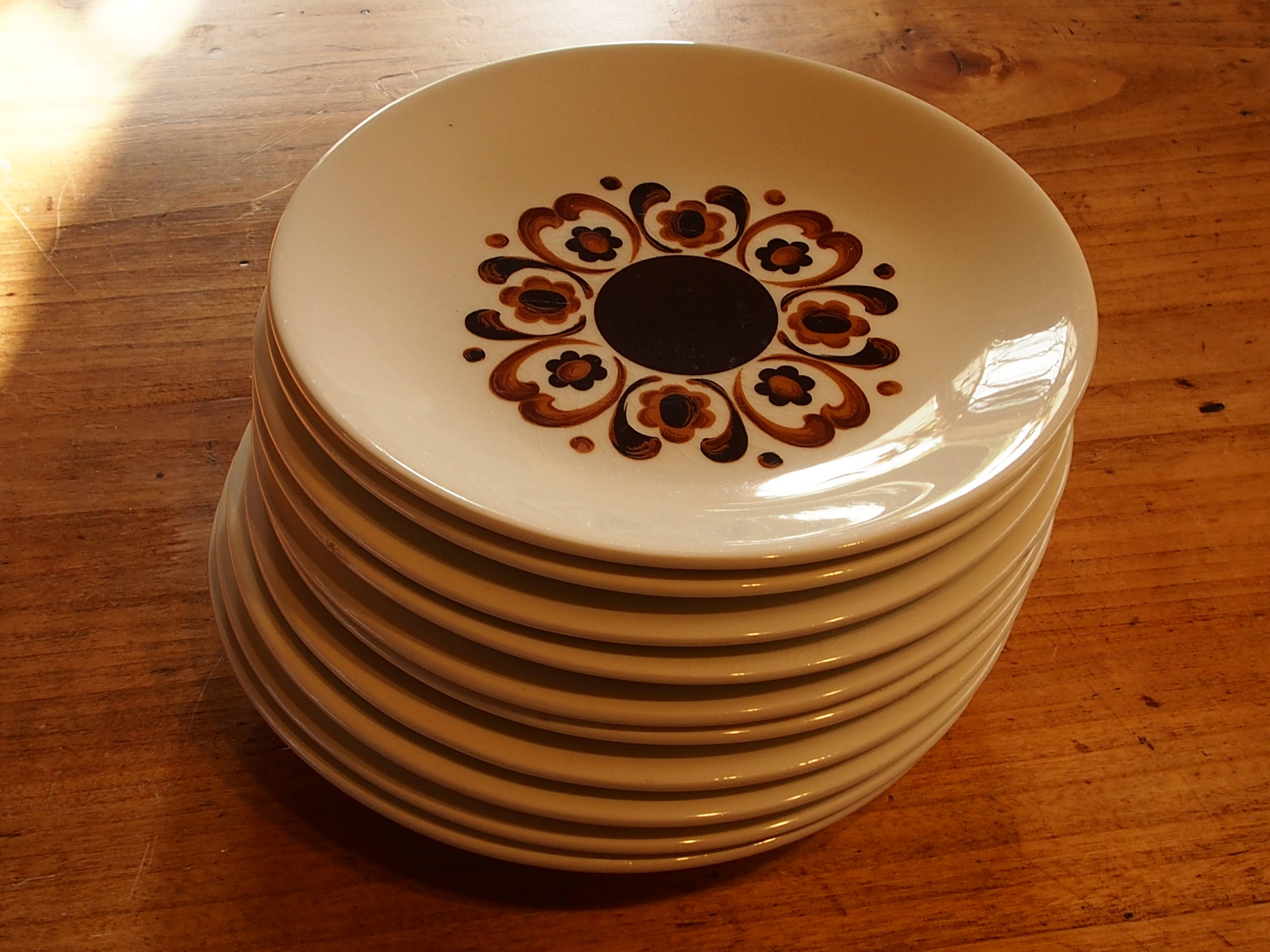 Lot of 10 vintage flat plates from the GIEN factory